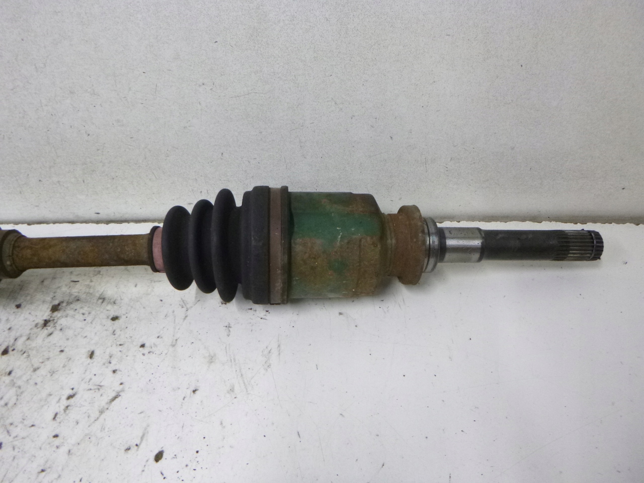 semi-axis front left Mitsubishi Outlander and 2.4 2004r.
