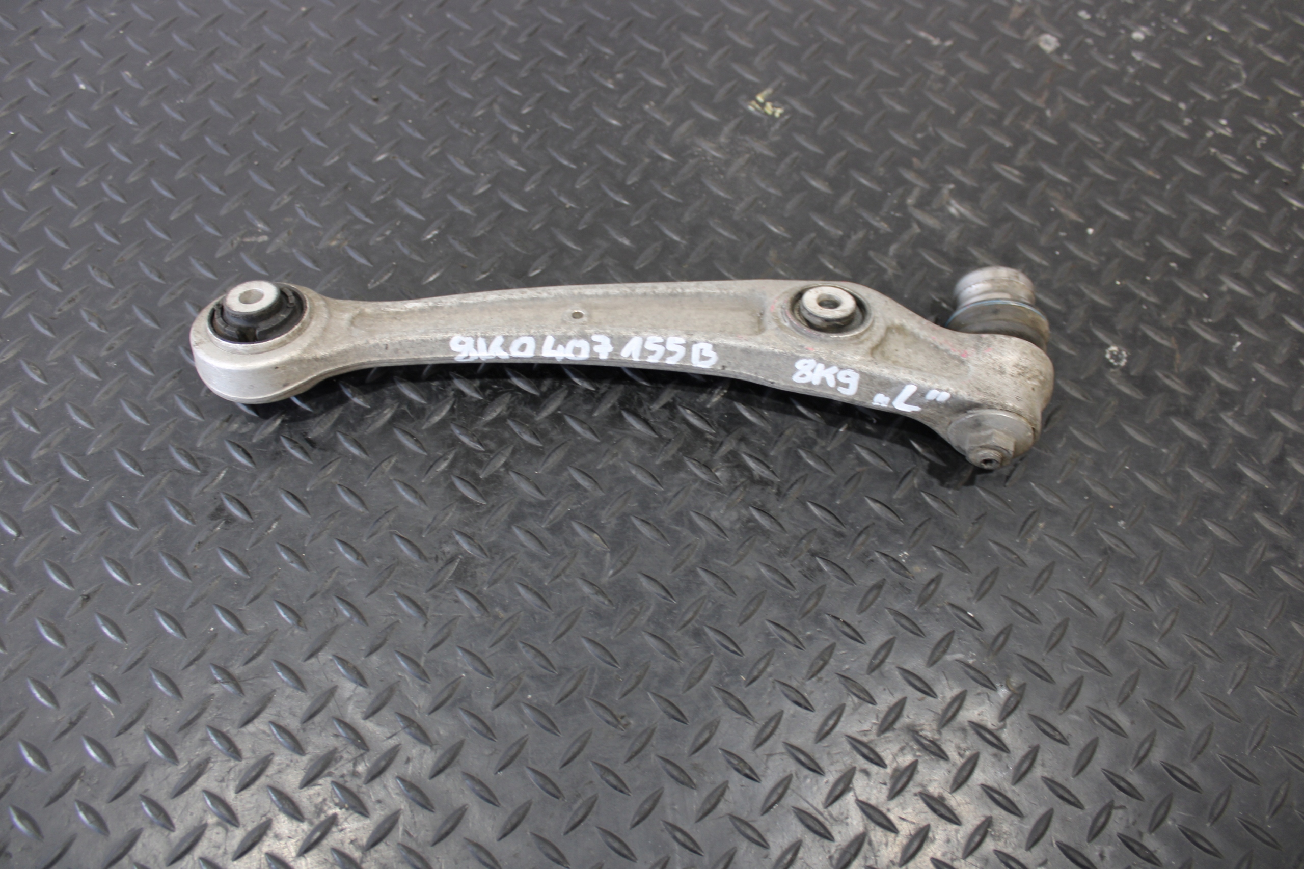 arm left front AUDI A4 B8 8K0 8K9 8K0407155B