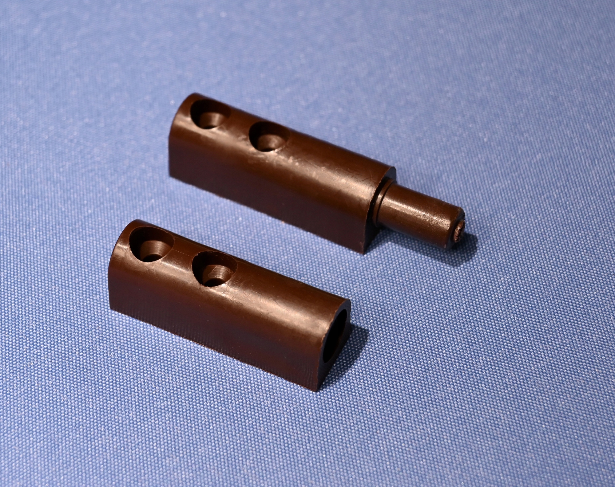 ZAWIAS DO MOSKITIERY NA DRZWI OKNA PVC BRĄZ -10szt Kod producenta Zawias PVC