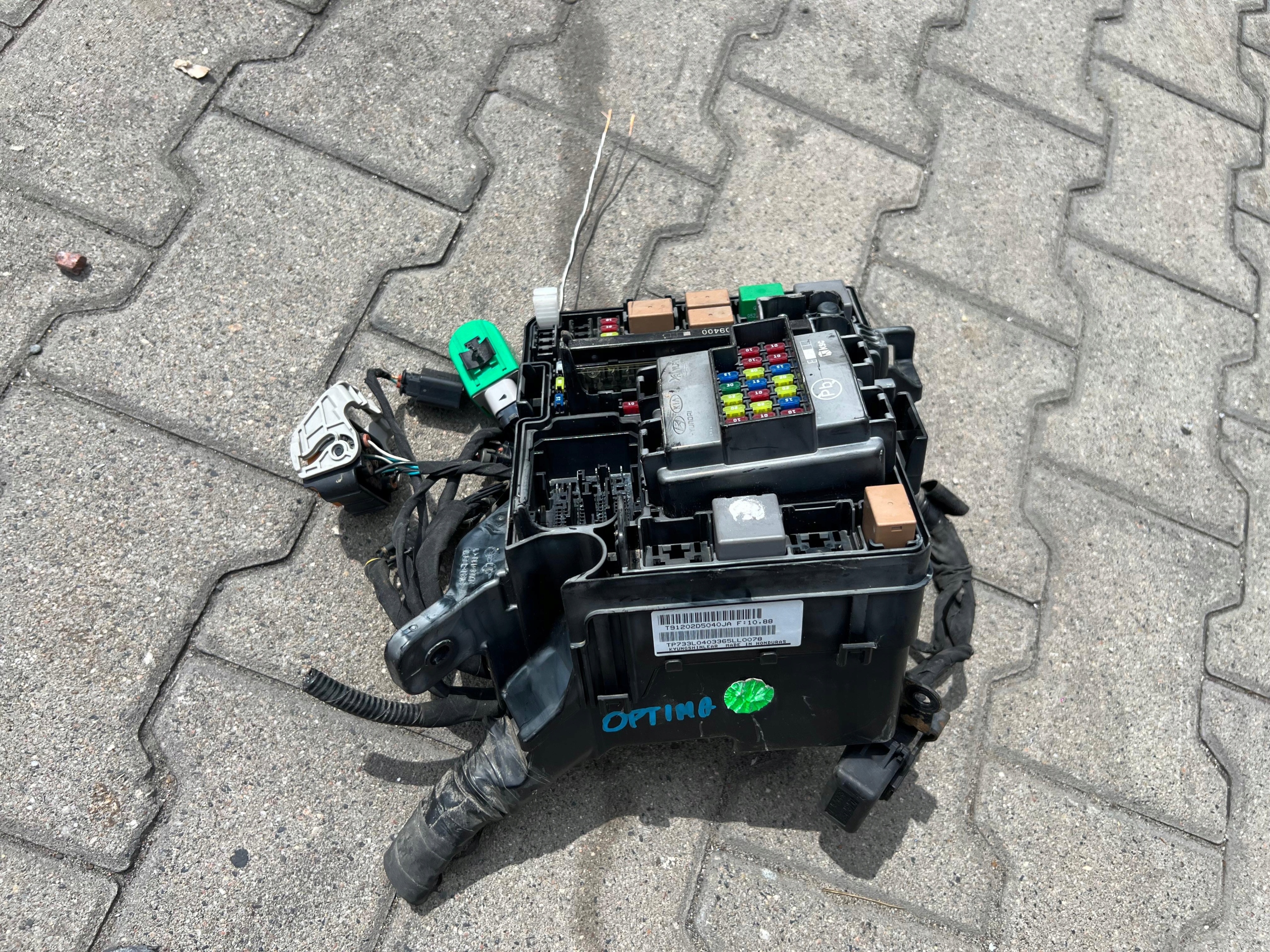 Kia Optima IV 2.4 Puszka bezpieczników USA Producent części Kia OE