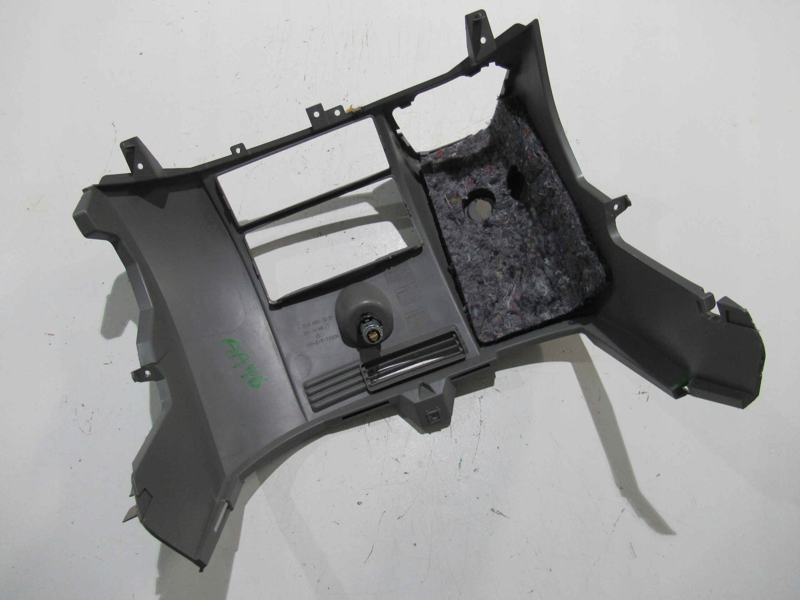 SPRINTER 906 CRAFTER Konsole mitte A9066800031