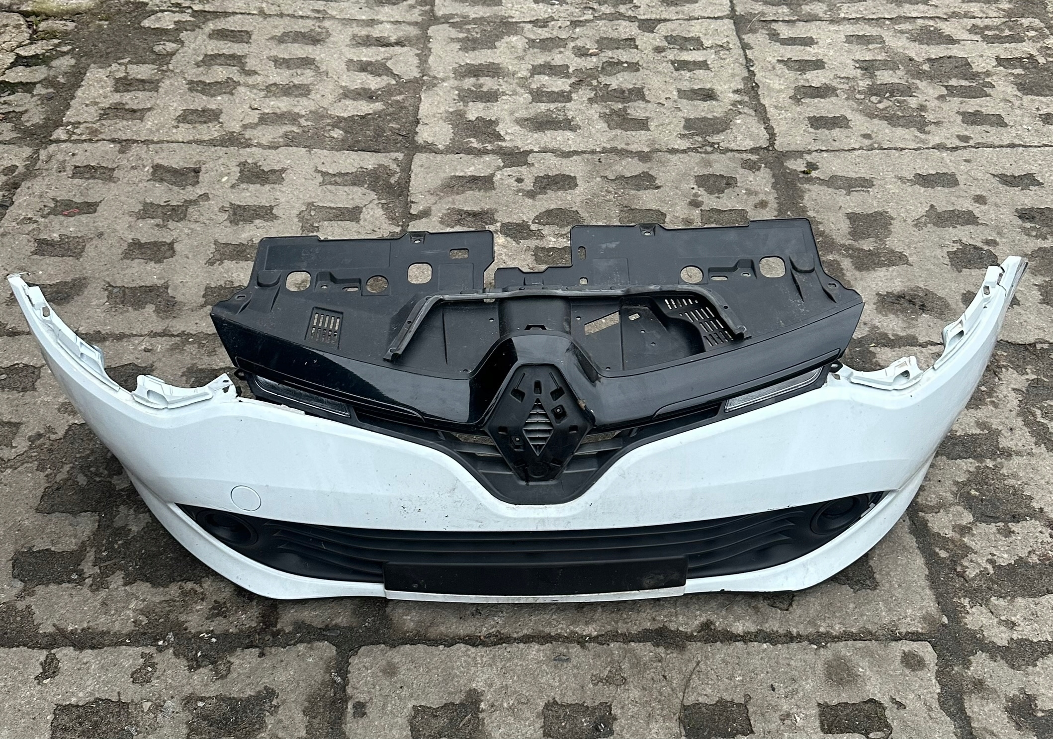 RENAULT CLIO 4 IV nárazník předek přední kompletní