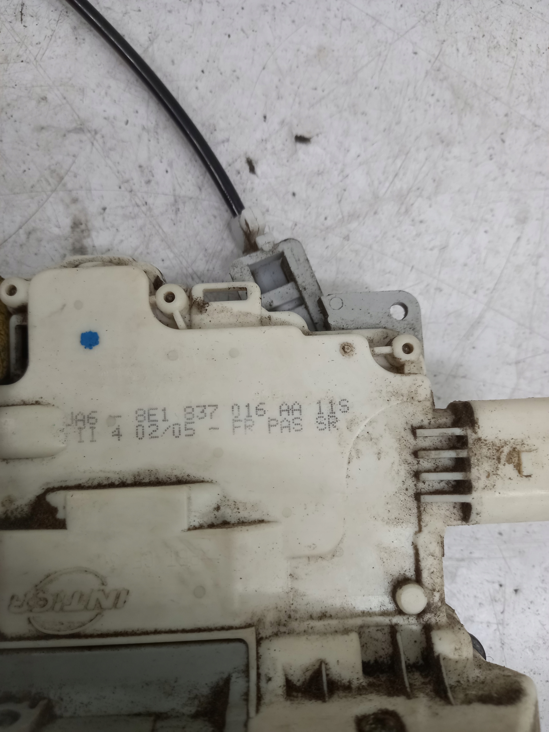 lock door CENTRALNY right front AUDI A4 B7 8E1837016AA 11S