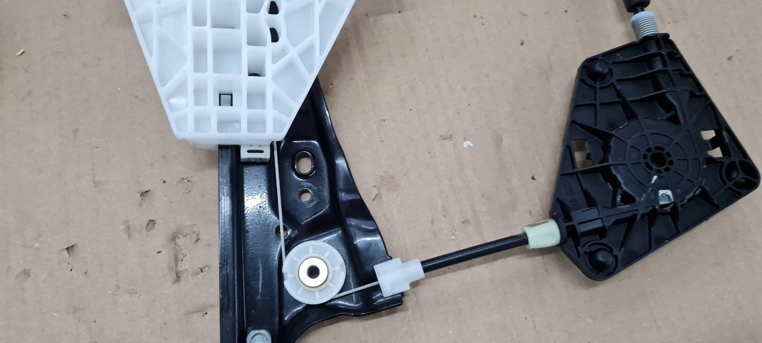 Chrysler Pacifica 2022 window regulator mechanism right rear part