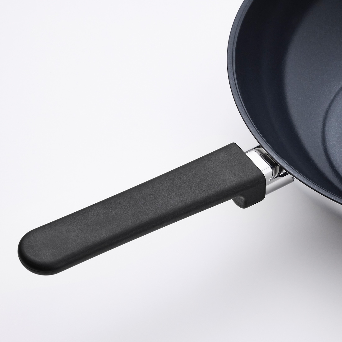 GŁĘBOKA PATELNIA WOK Z RĄCZKĄ IKEA MIDDAGSMAT NIEPRZYWIERAJĄCA 28 cm Kod producenta 504.636.96