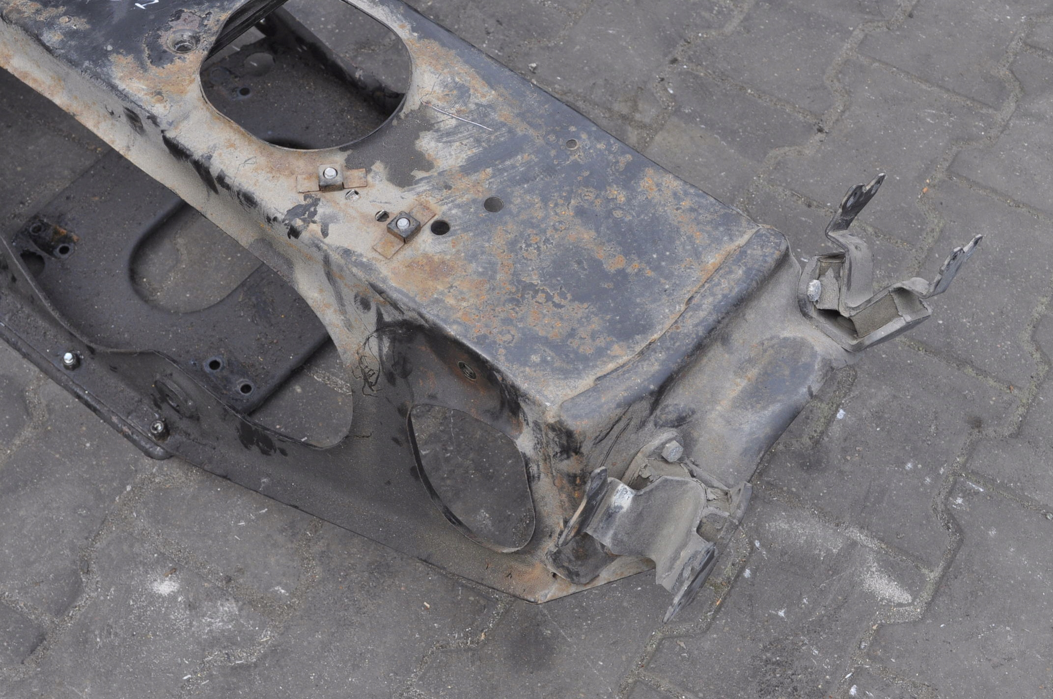 ASTON MARTIN DB7 5.9 SANKI ZAWIESZENIA TYŁ Numer katalogowy części TYŁ