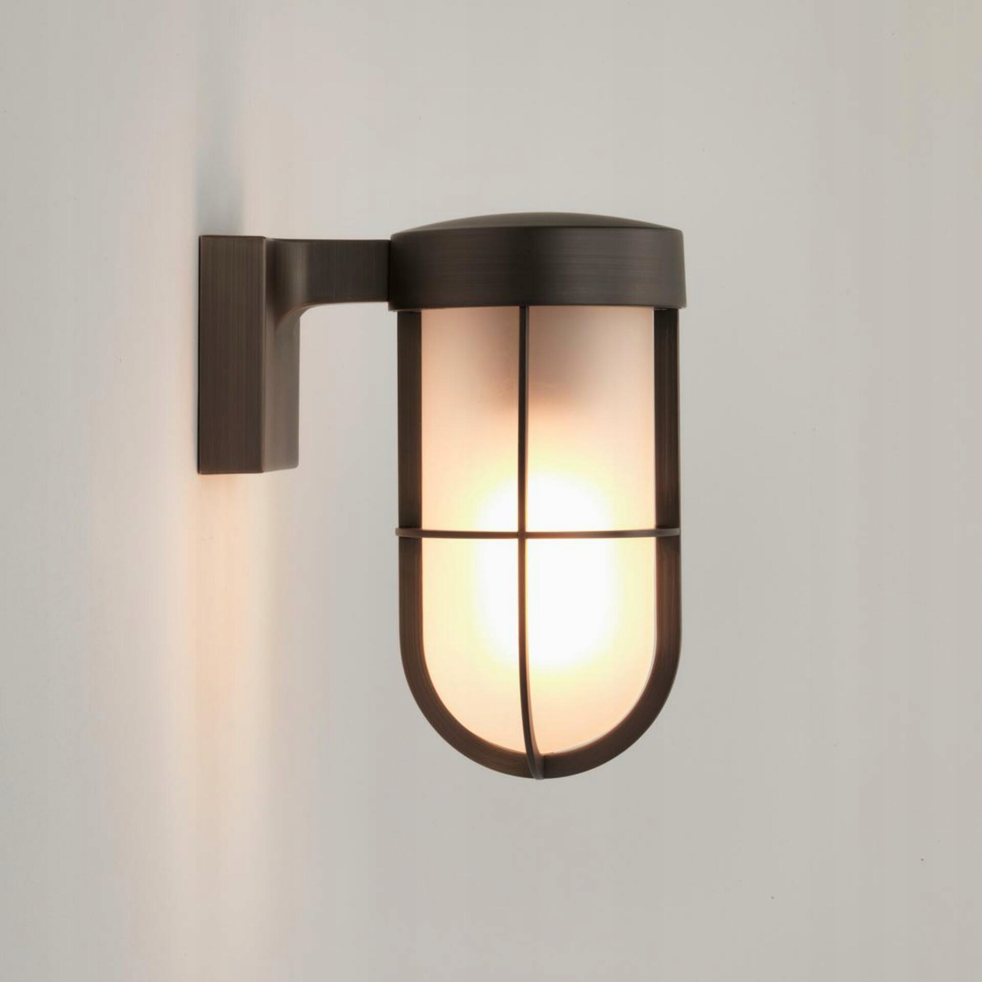 Astro Cabin Wall Frosted nástenné svietidlo IP44 bronz E27 60W
