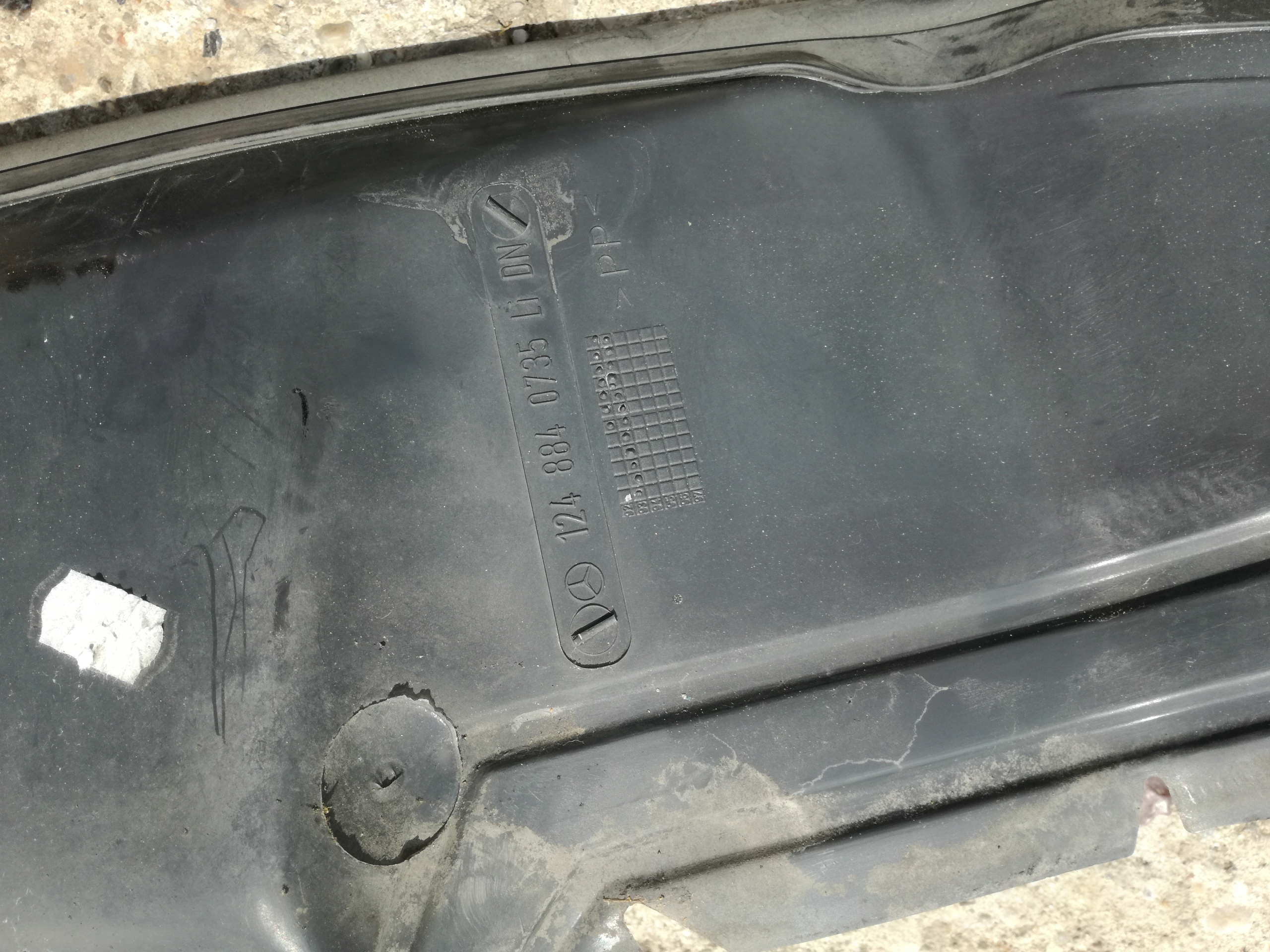 mudguard left front MERCEDES W124 1248840735
