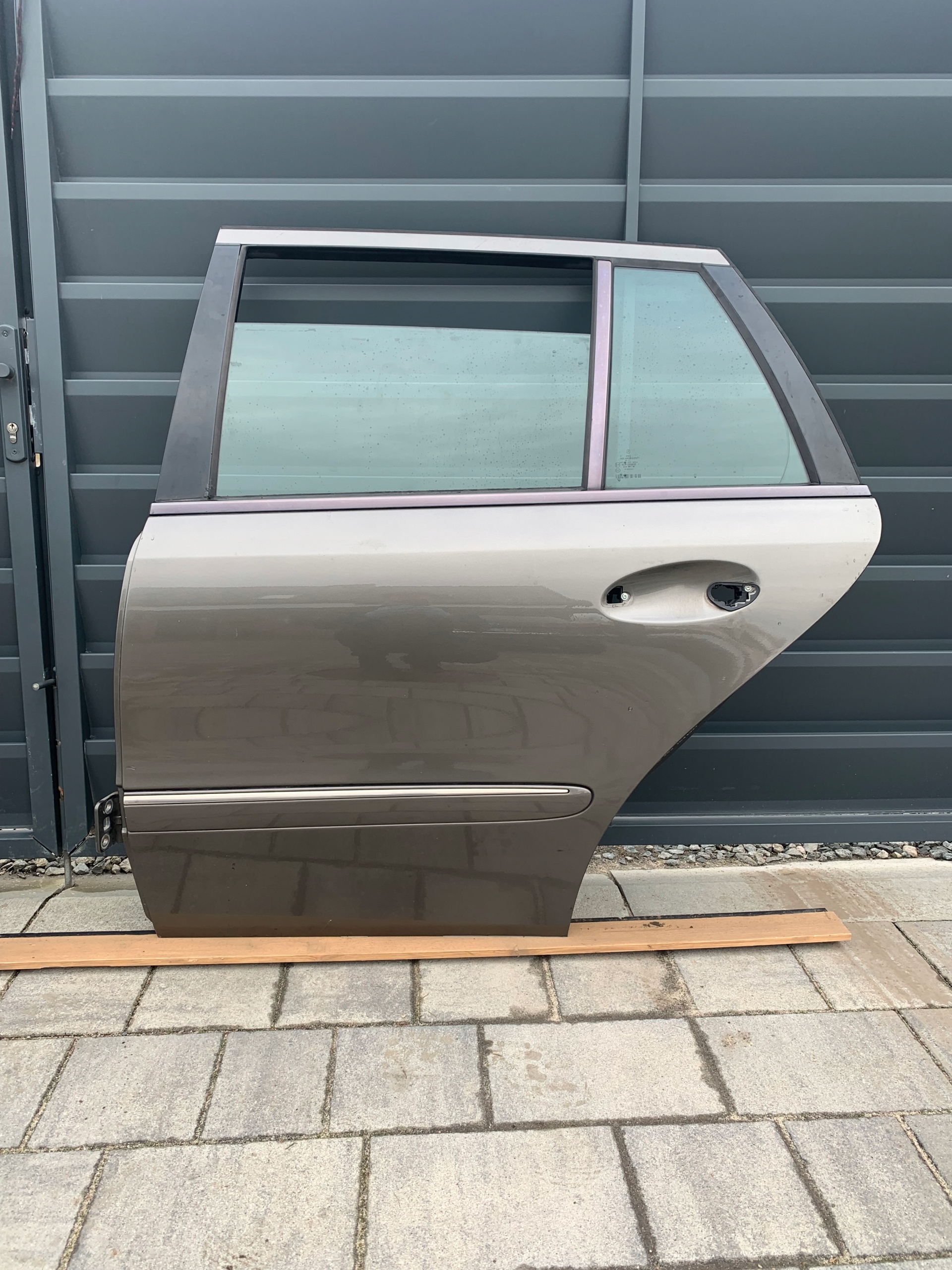 MERCEDES W211 DRZWI LEWY LEWE TYŁ TYLNE 963 C963 STAN BDB