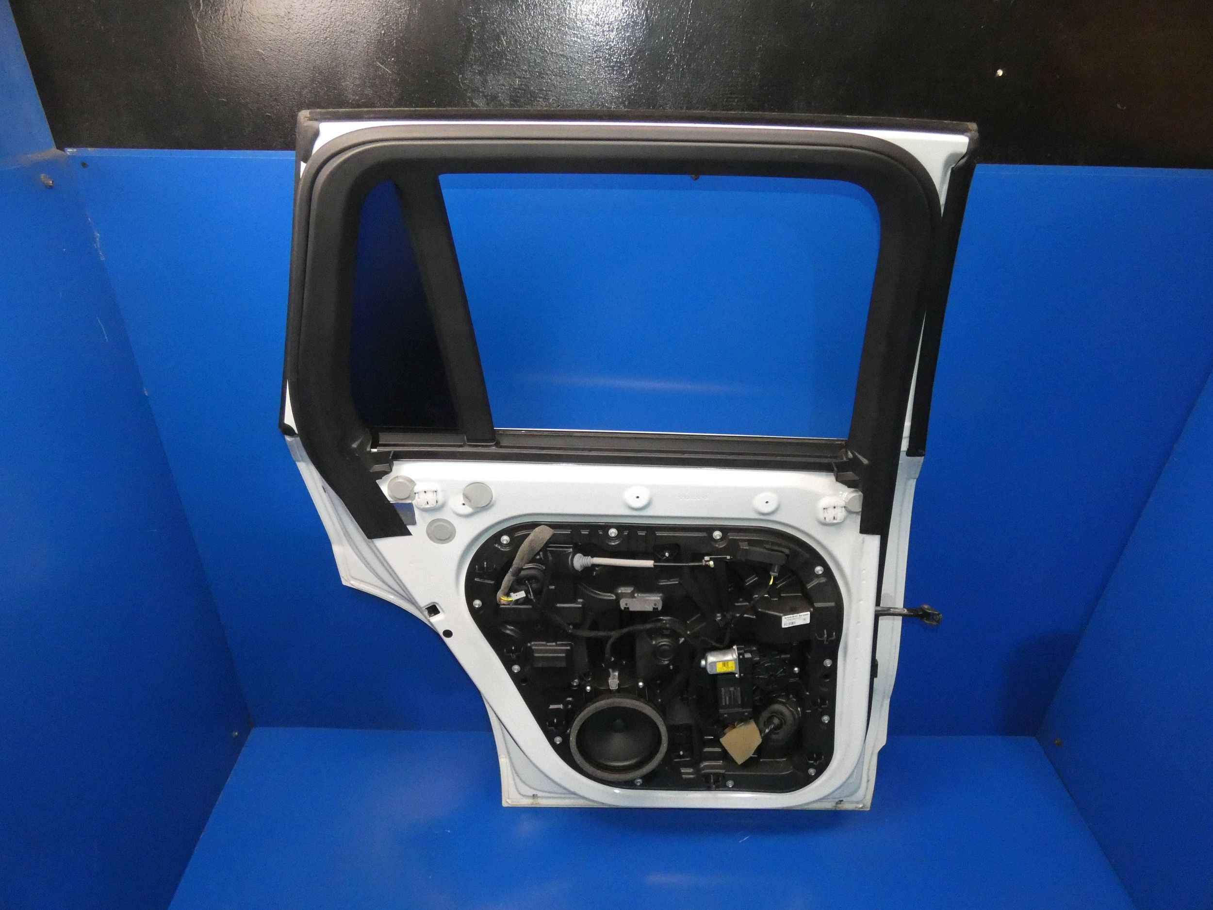 VOLVO XC90 II door left rear part rear. 614-46