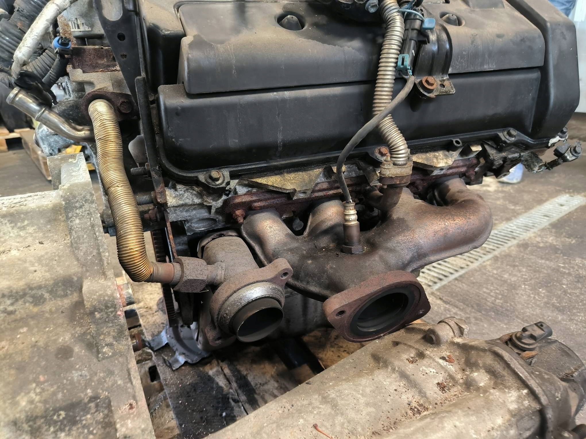engine complete 4.6 CADILLAC DTS