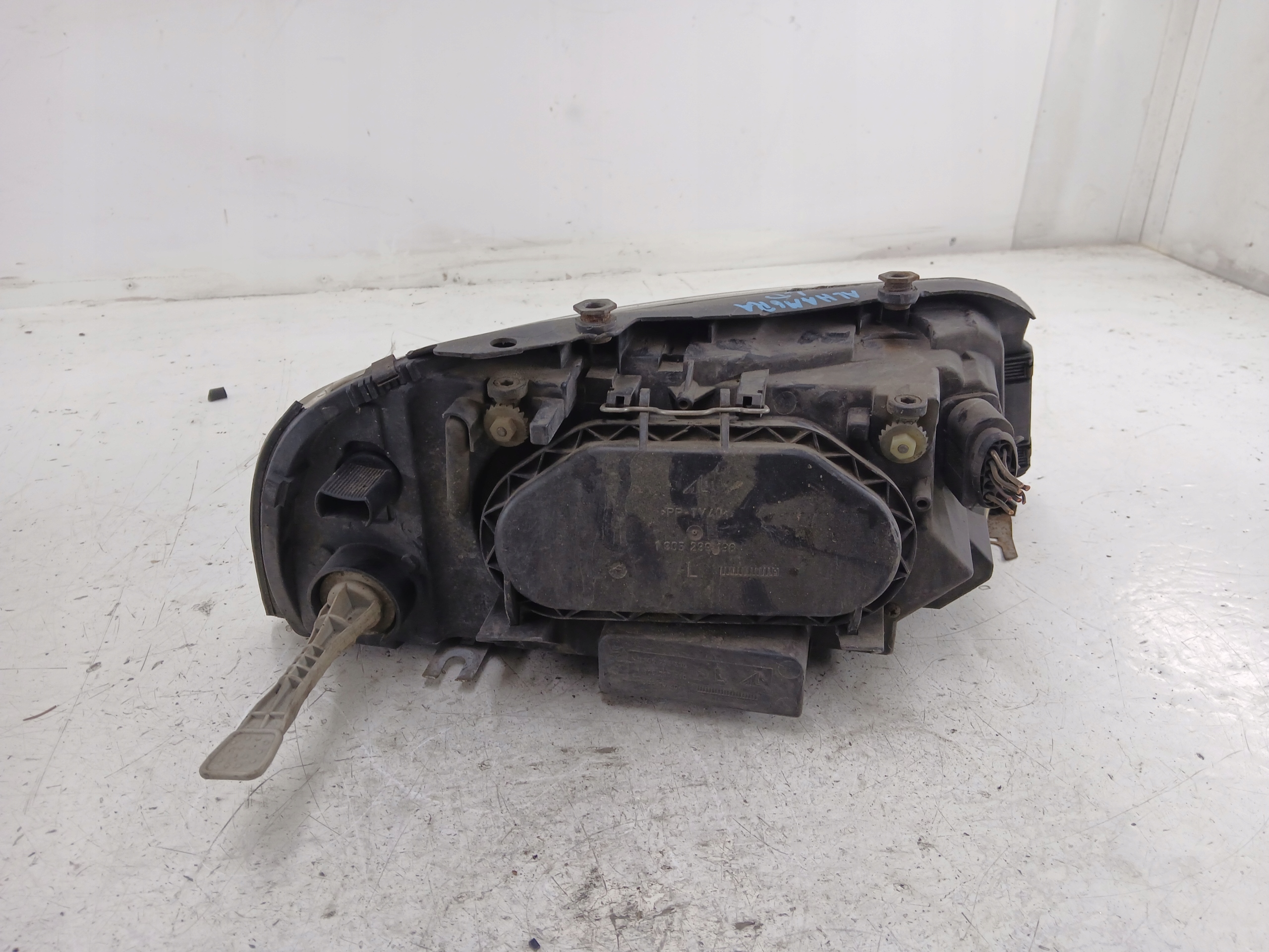 SEAT ALHAMBRA and LIFT light left front dark EUROPA