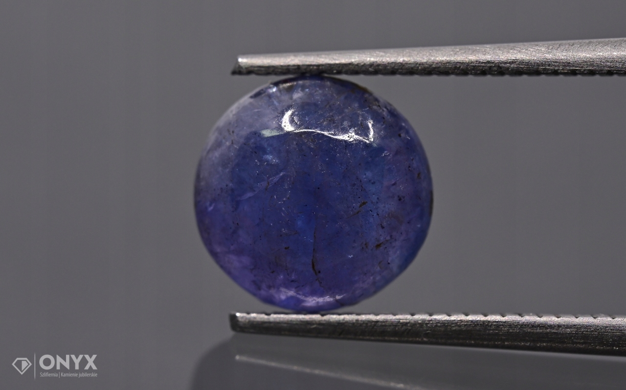 Tanzanit kabošon kulatý fi 8,2 mm