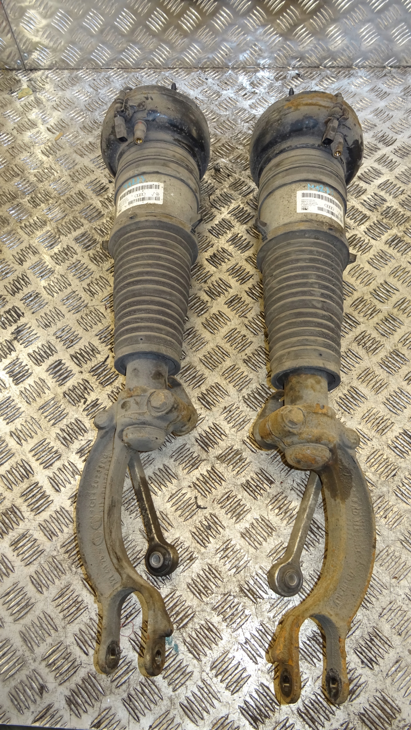A6 C7 4G A7 shock absorbers PNEUMATYCZNE front 4G0616039AC