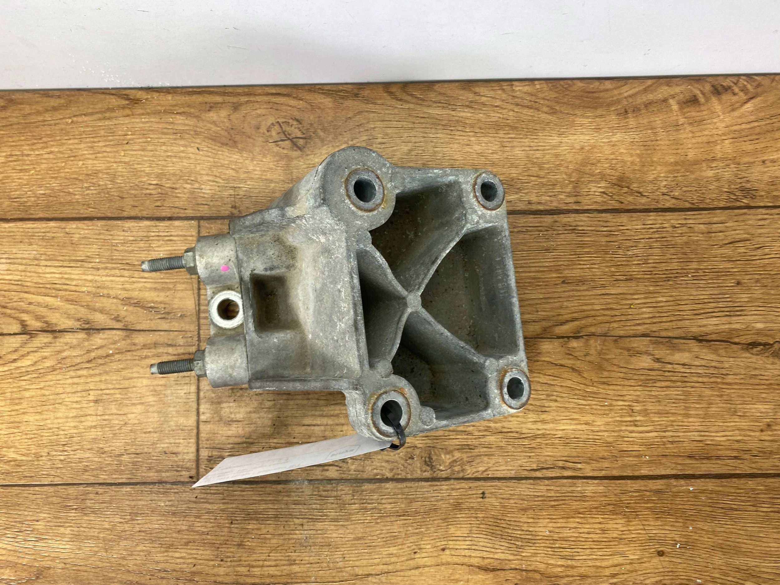 holder holder of the engine Dodge Challenger 2015+