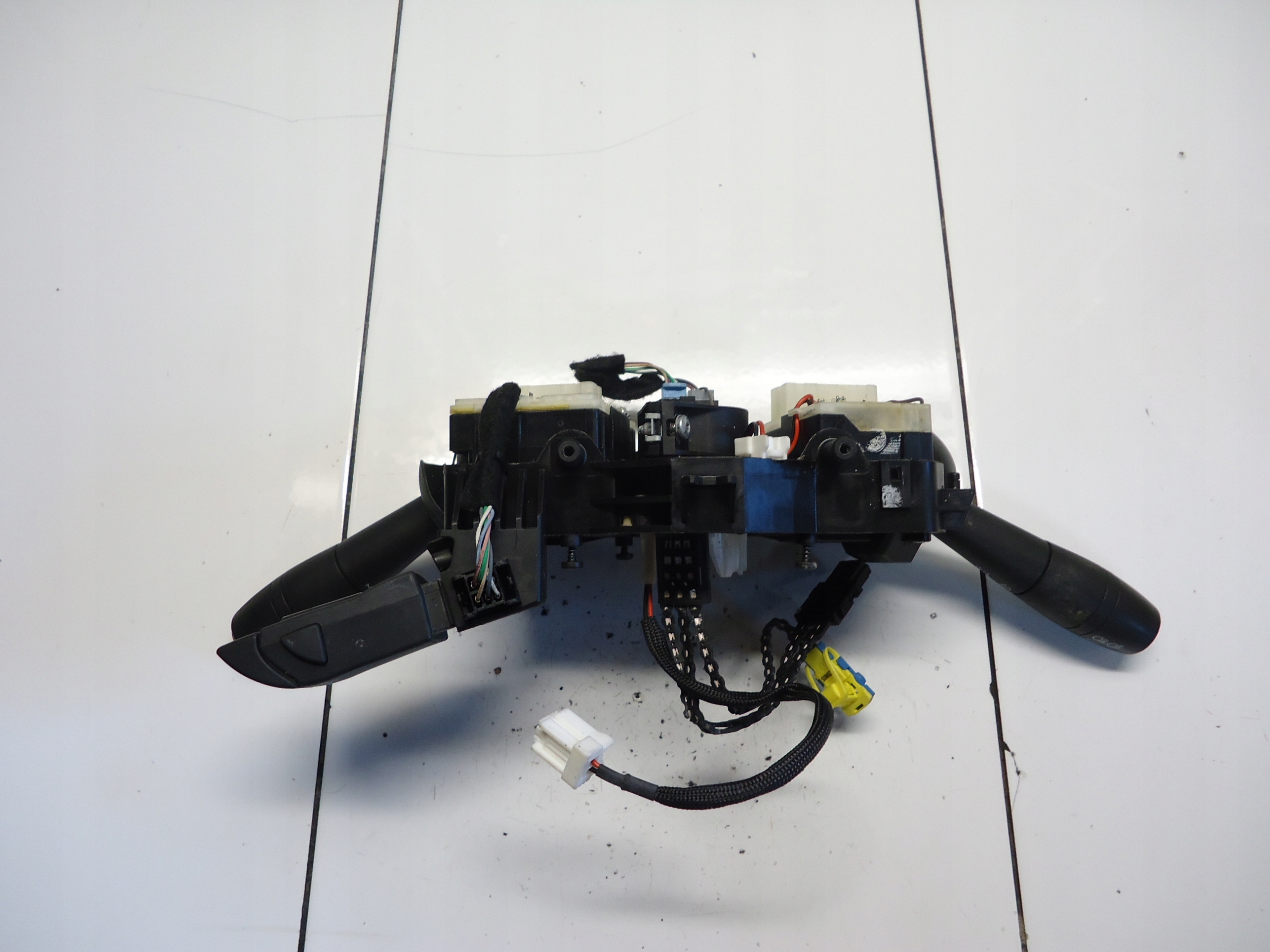 RENAULT TRAFIC III commande levier commodo sous volant 93868051
