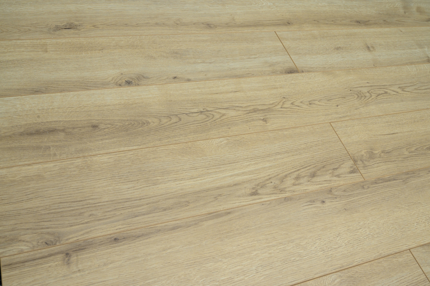 PANELE PODŁOGOWE KRONOTEX AMAZONE AC5 10MM V4-FUGA Grubość całkowita 10 mm