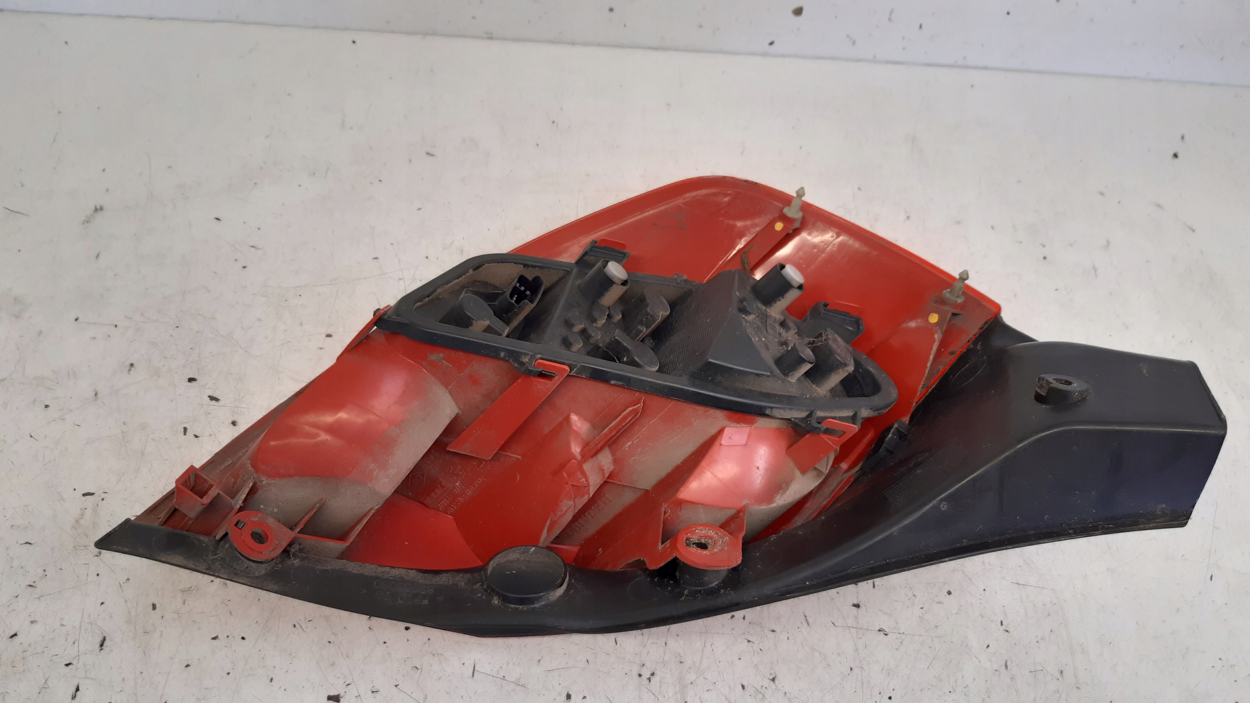 light right rear part 8200459960 Renault Clio III