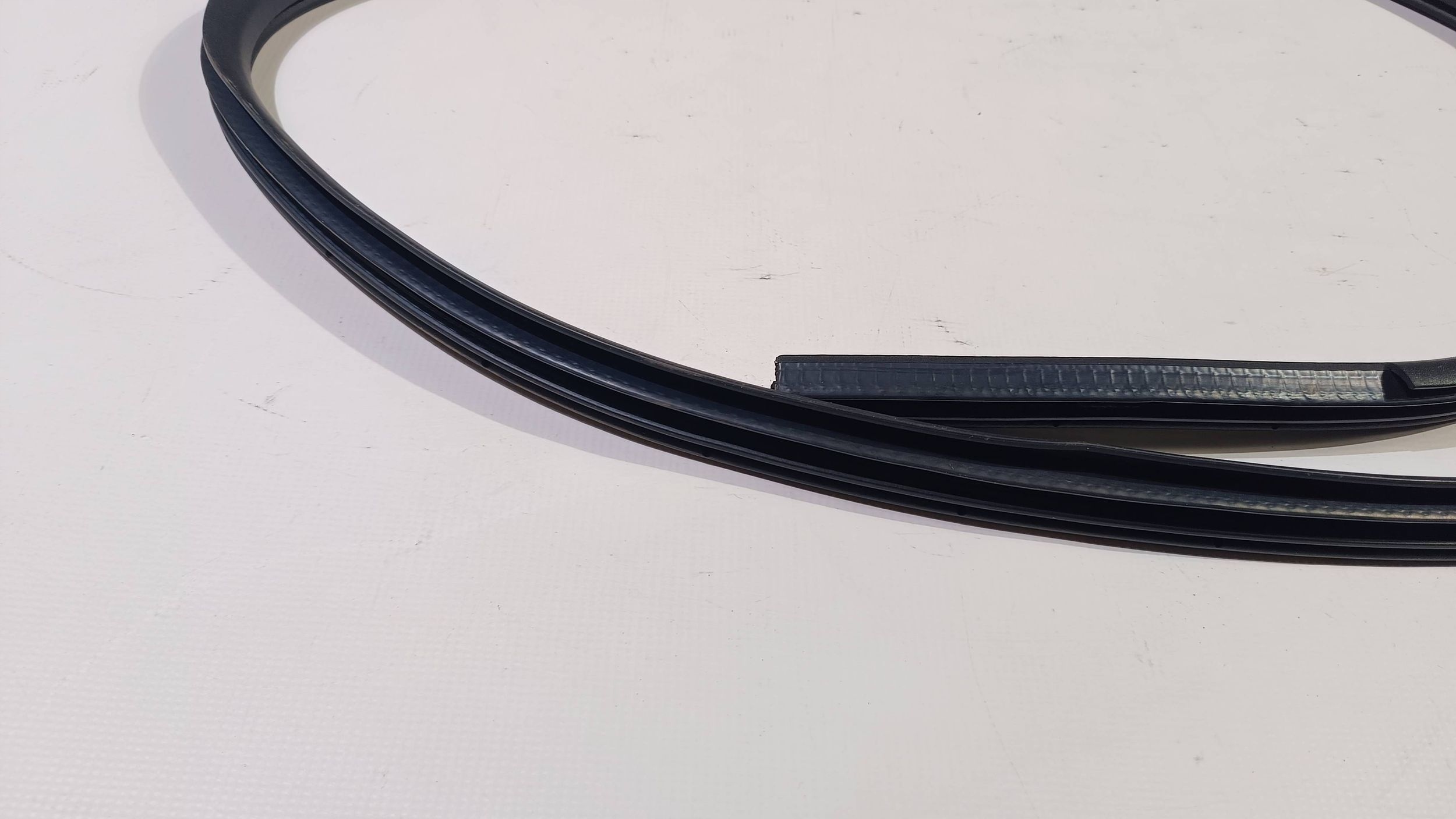 rubber gasket right door przednich front prawych Ford Explorer V 2016