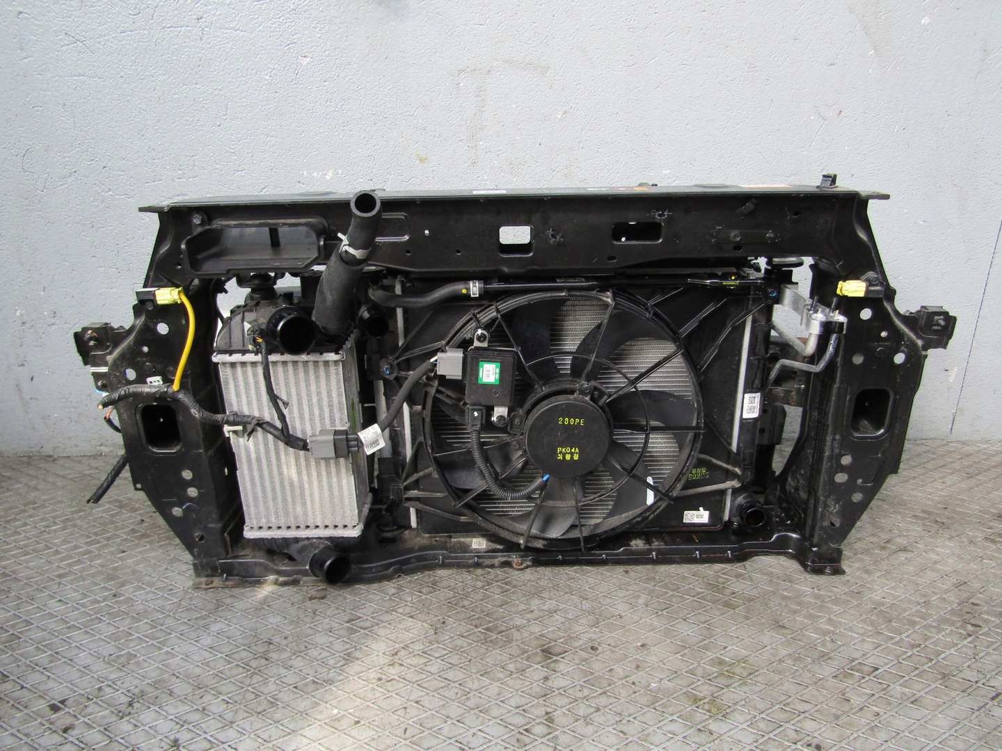 STONIC LIFT 1.0 T-GDI 21R PAS PRZEDNI RADAR CHŁODNICE WODY KLIMATYZACJI Producent części Kia OE