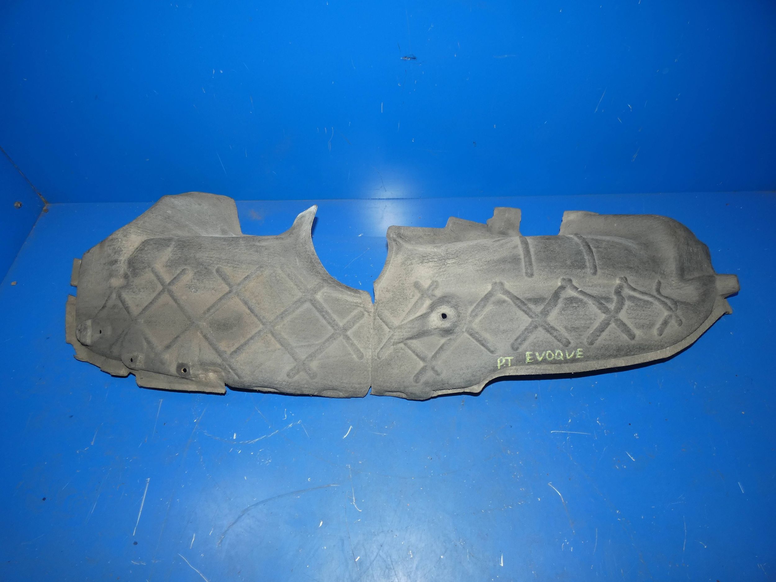 RANGE ROVER EVOQUE and L538 mudguard right right rear part rear.