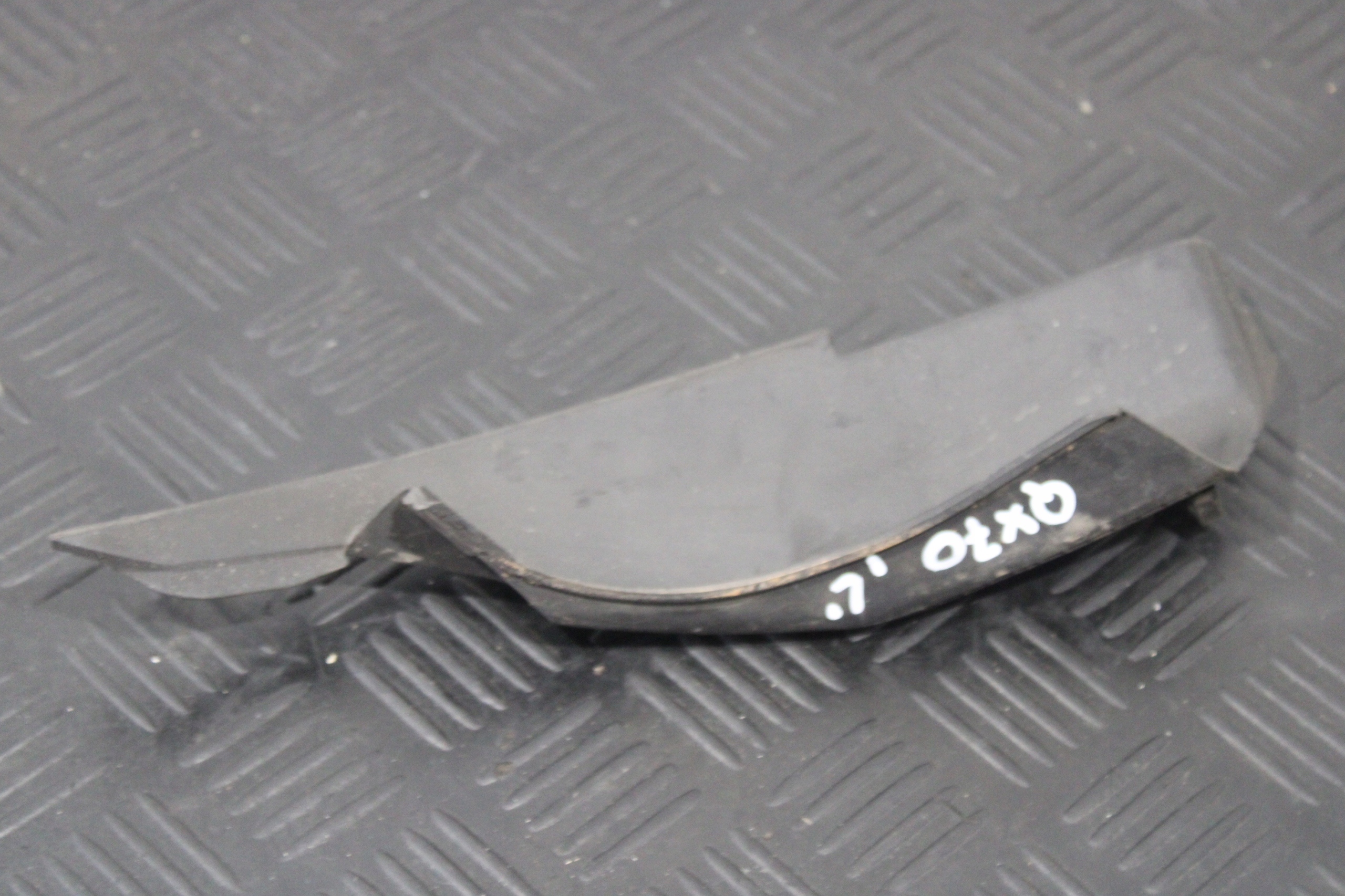 cover spoiler under the window left INFINITI QX70 66895-1CA1A