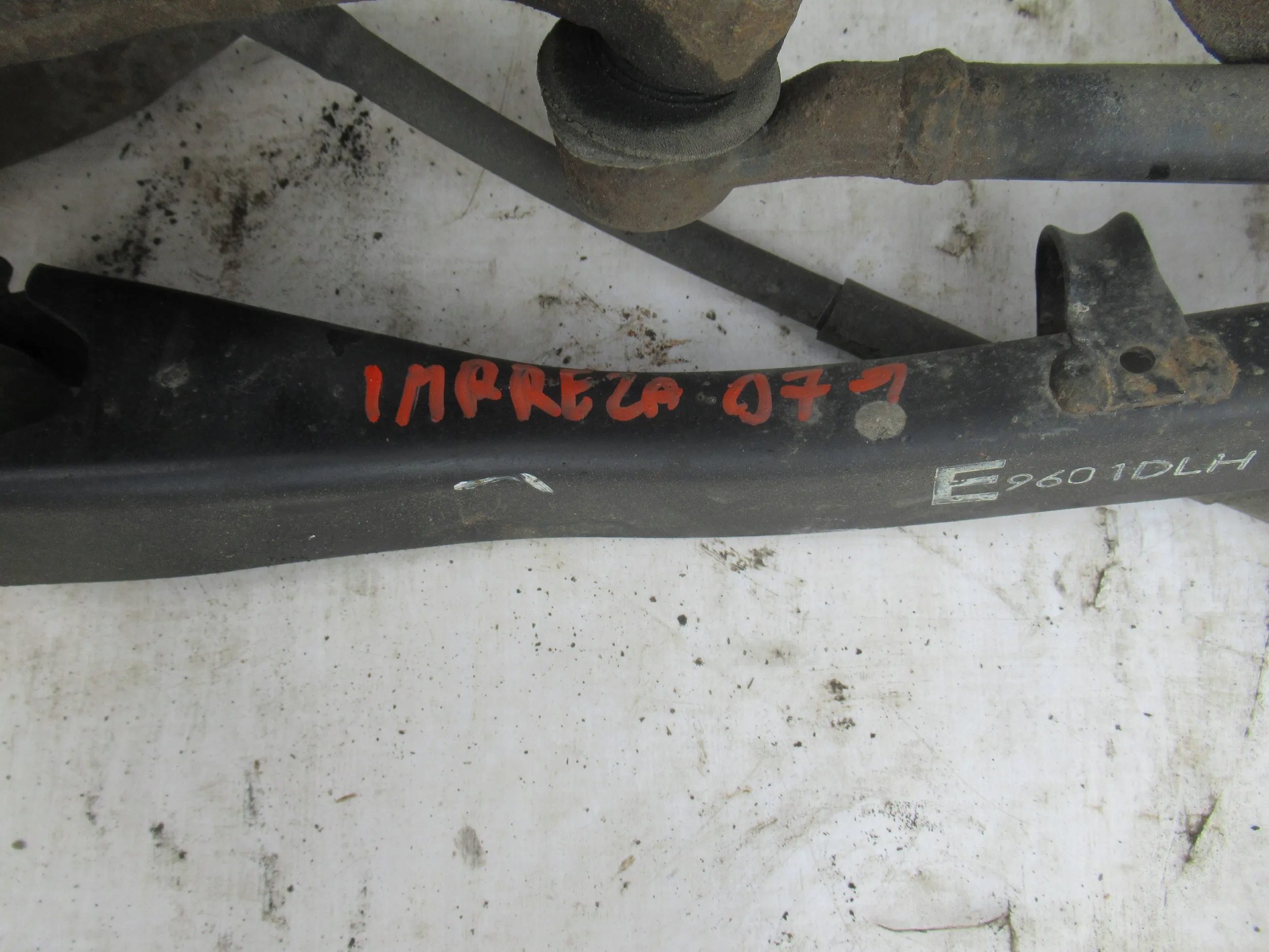 swing arm rear left SUBARU IMPREZA III