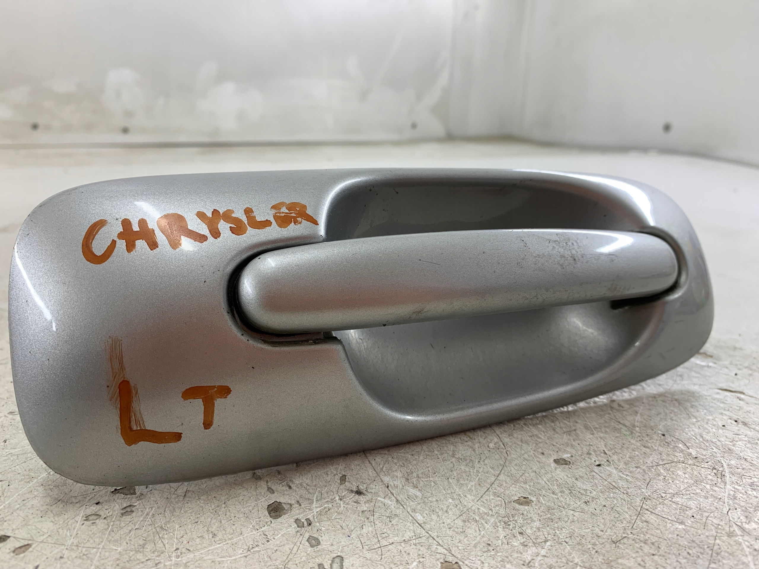 CHRYSLER VOYAGER IV handle exterior left rear part