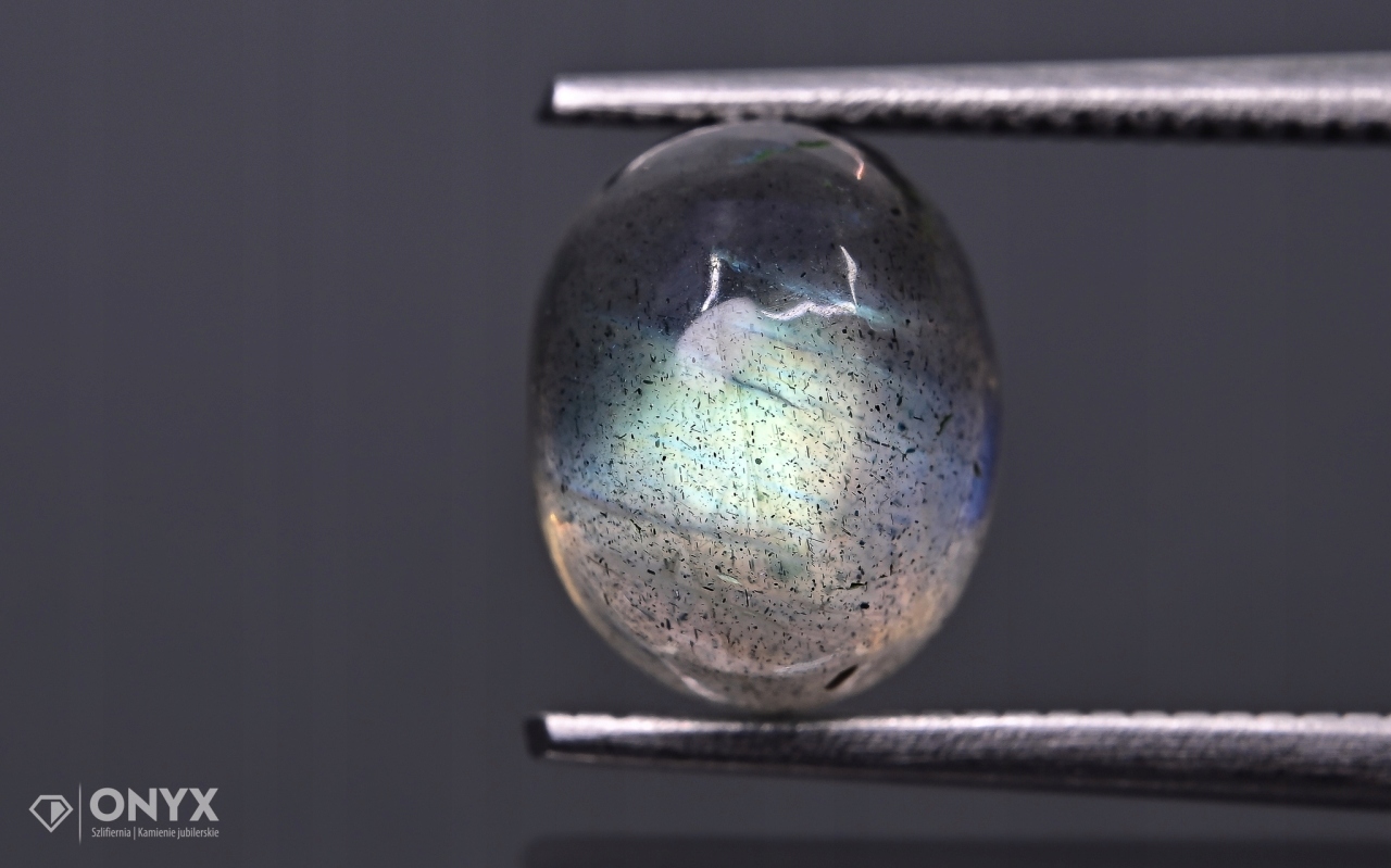 Labradorit kabošon A ovál 8,5x6,5 mm