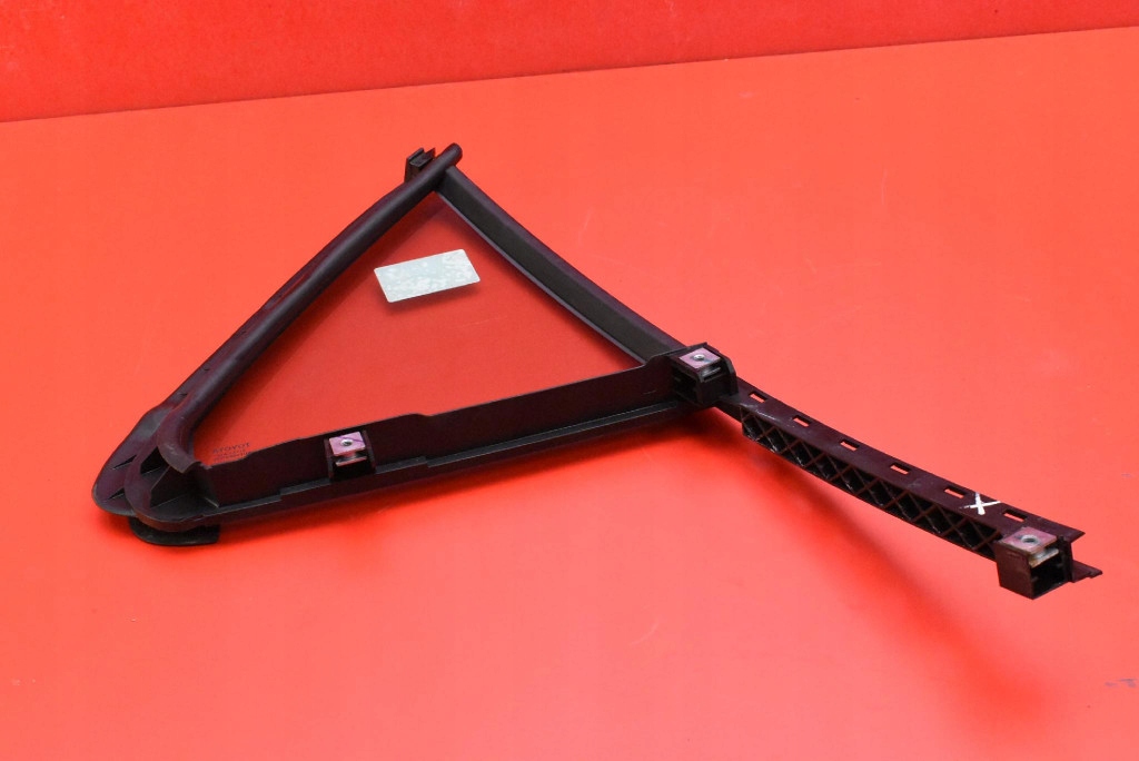 window side left rear part rear MALA TOYOTA YARIS CROSS 20