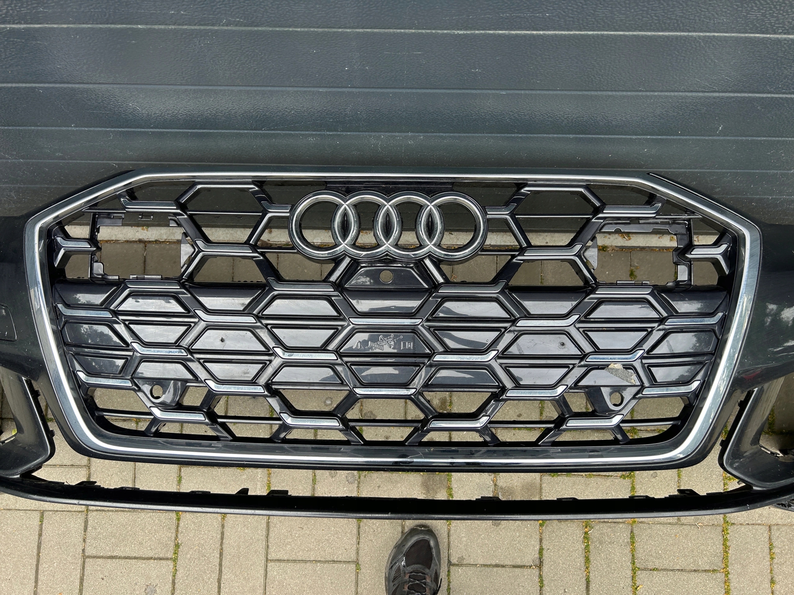 Audi A6 S-line 23- PDC kamery acc nárazník předek C8