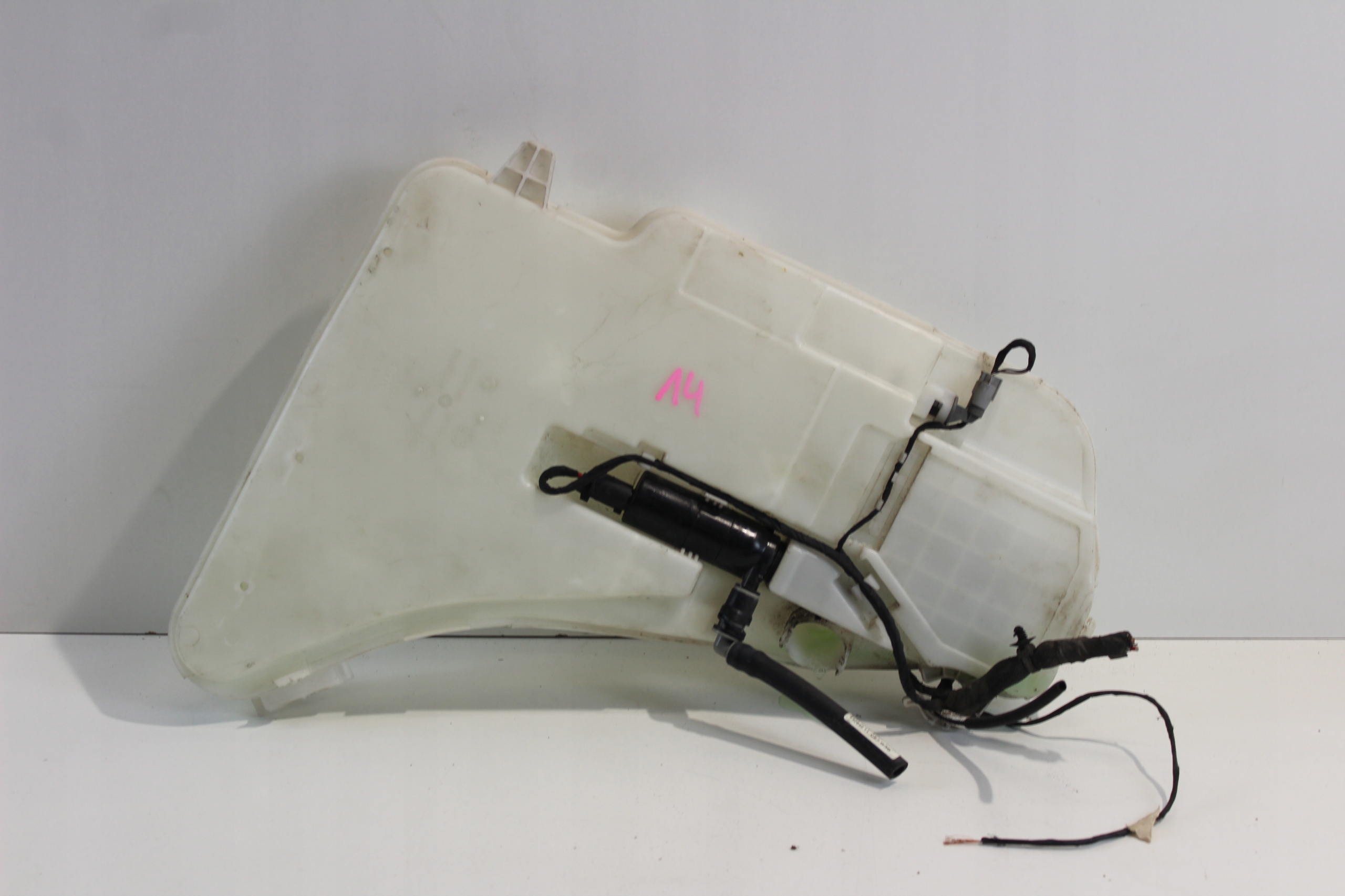 132640-11 - Бачок омивача BMW F10 F11 LIFT F12 F13