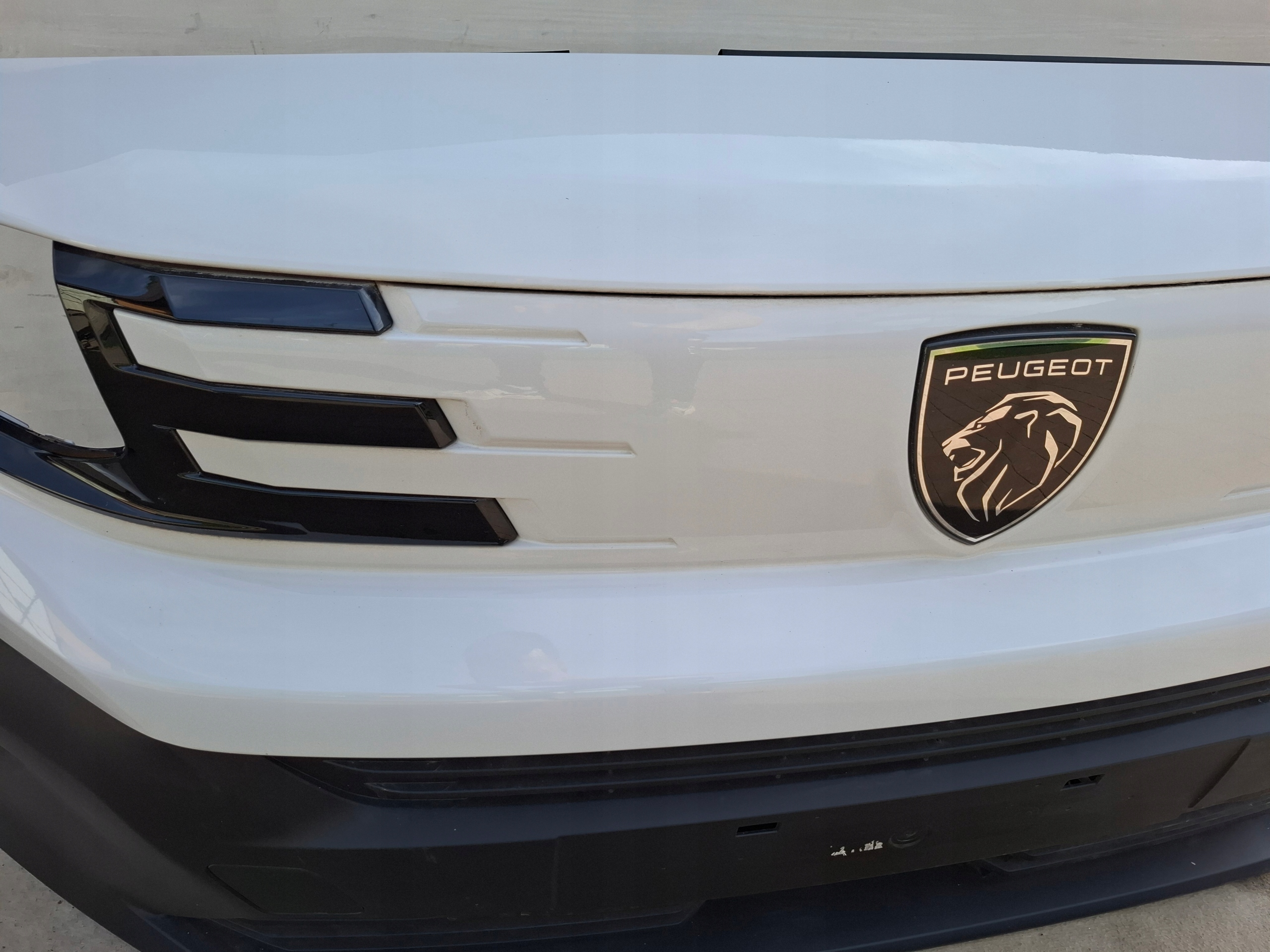 bumper front PEUGEOT PARTNER IV LIFT 25r BIALY EPR