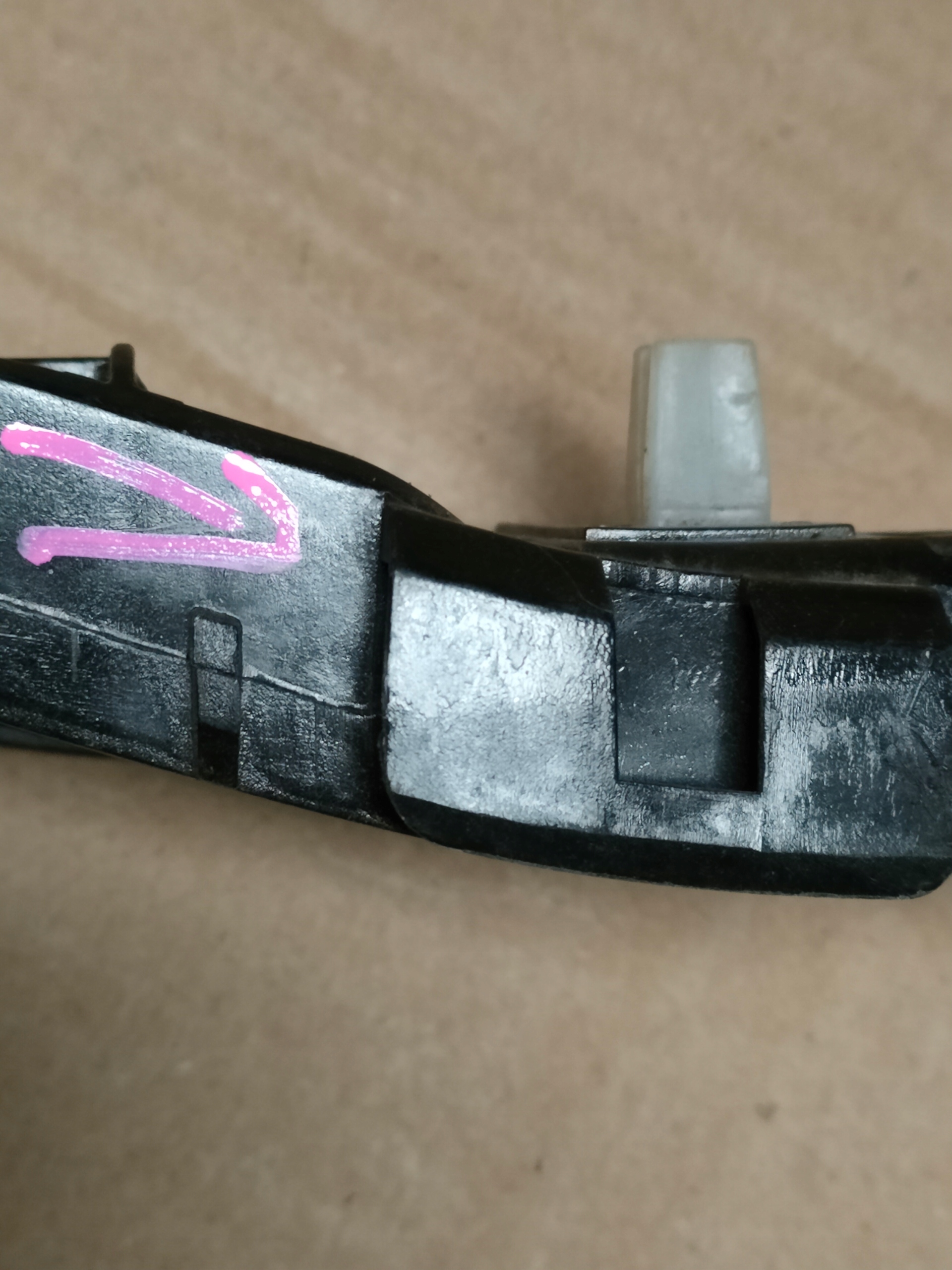 support holder left HYUNDAI IX35 86513-2Y000