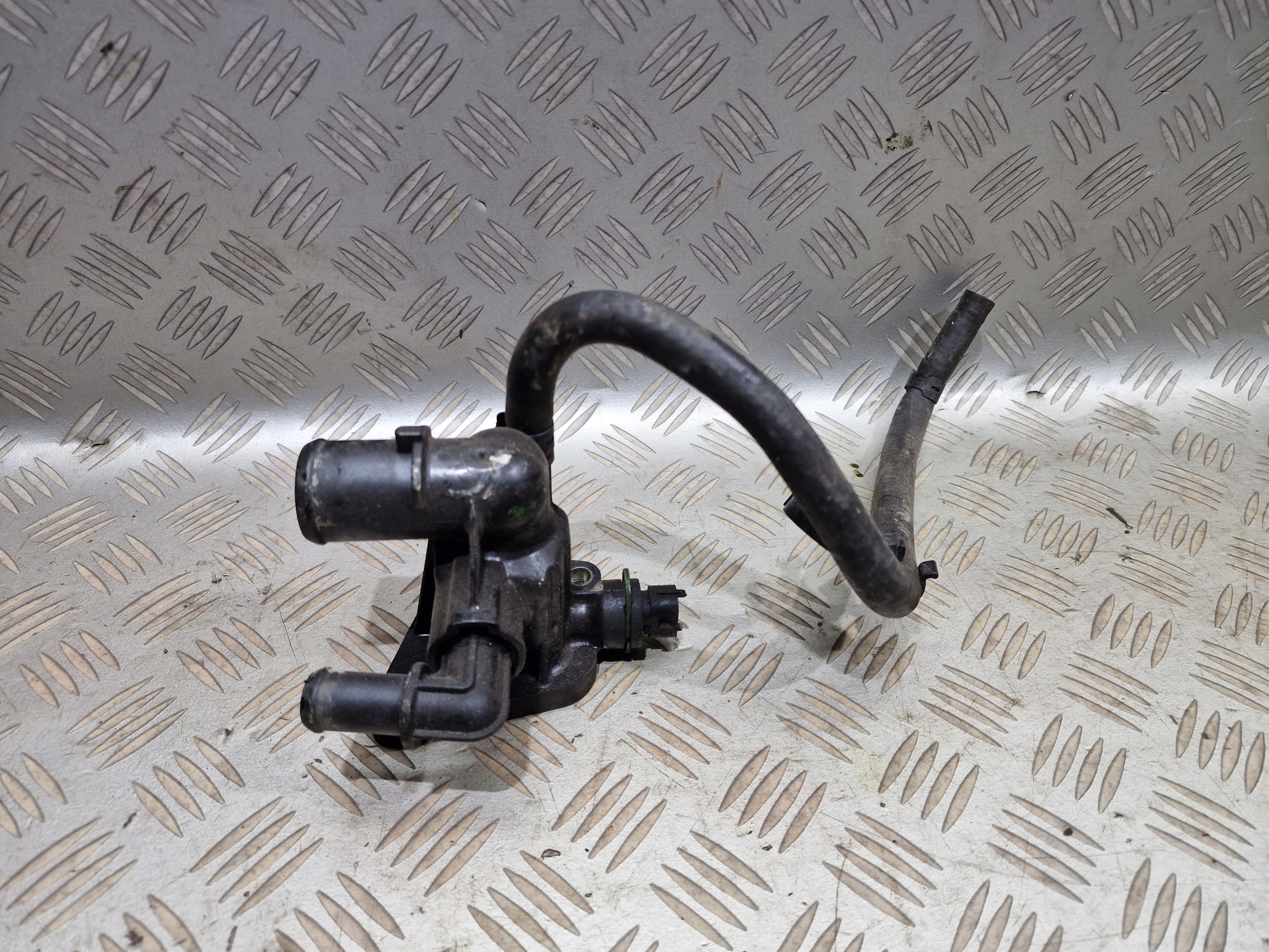 TERMOSTAT OBUDOWA TERMOSTATU MERIVA B 1.3 CDTI