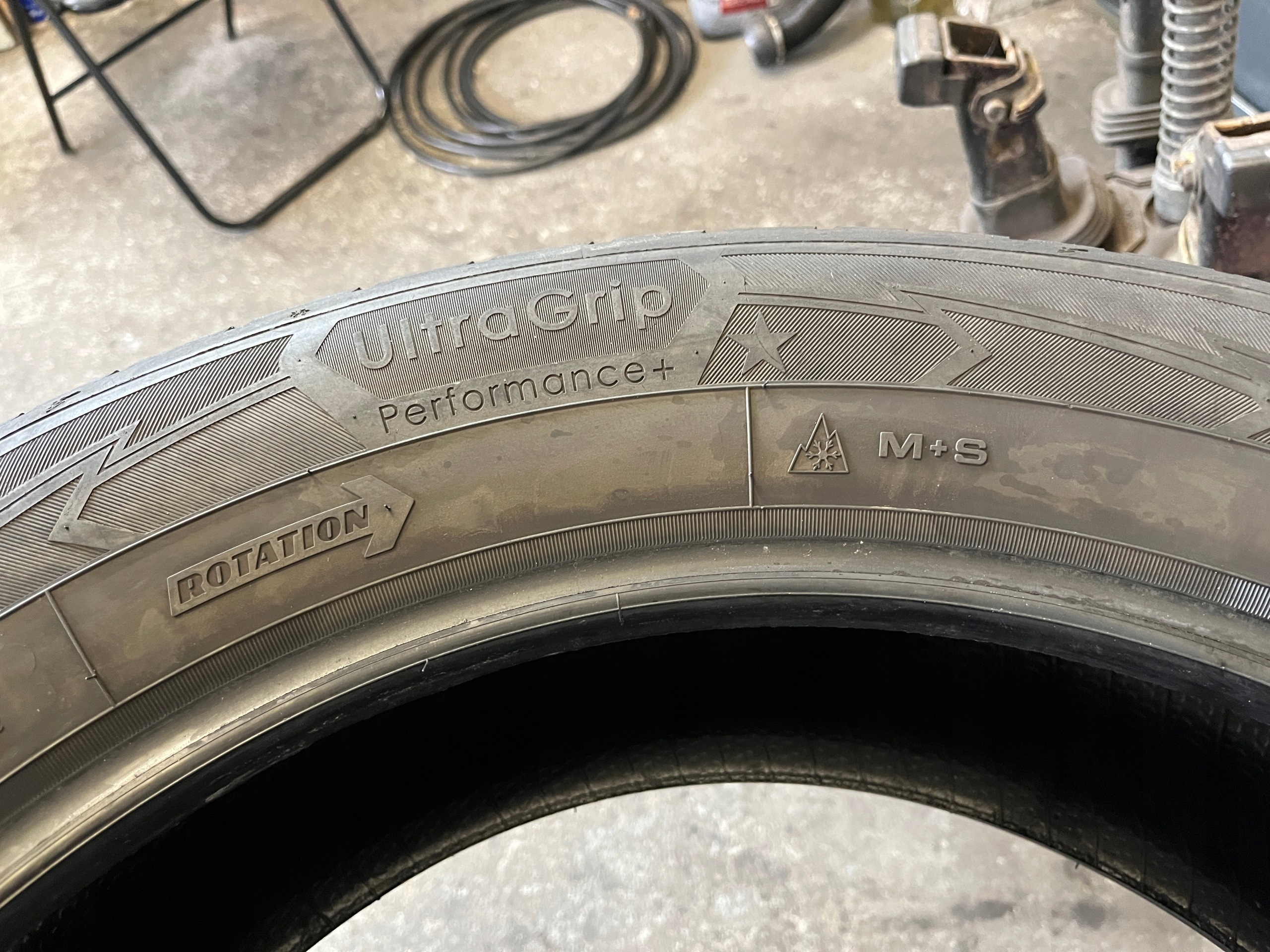 2 tyres winter 235/60R20 GOODYEAR UltraGrip Performance + 6,5mm