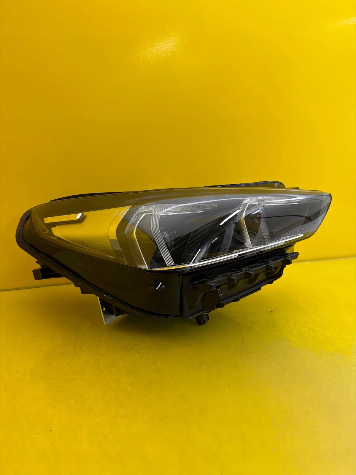 far desna BMW X1 U11 Black Full Led 5A5AA48-01