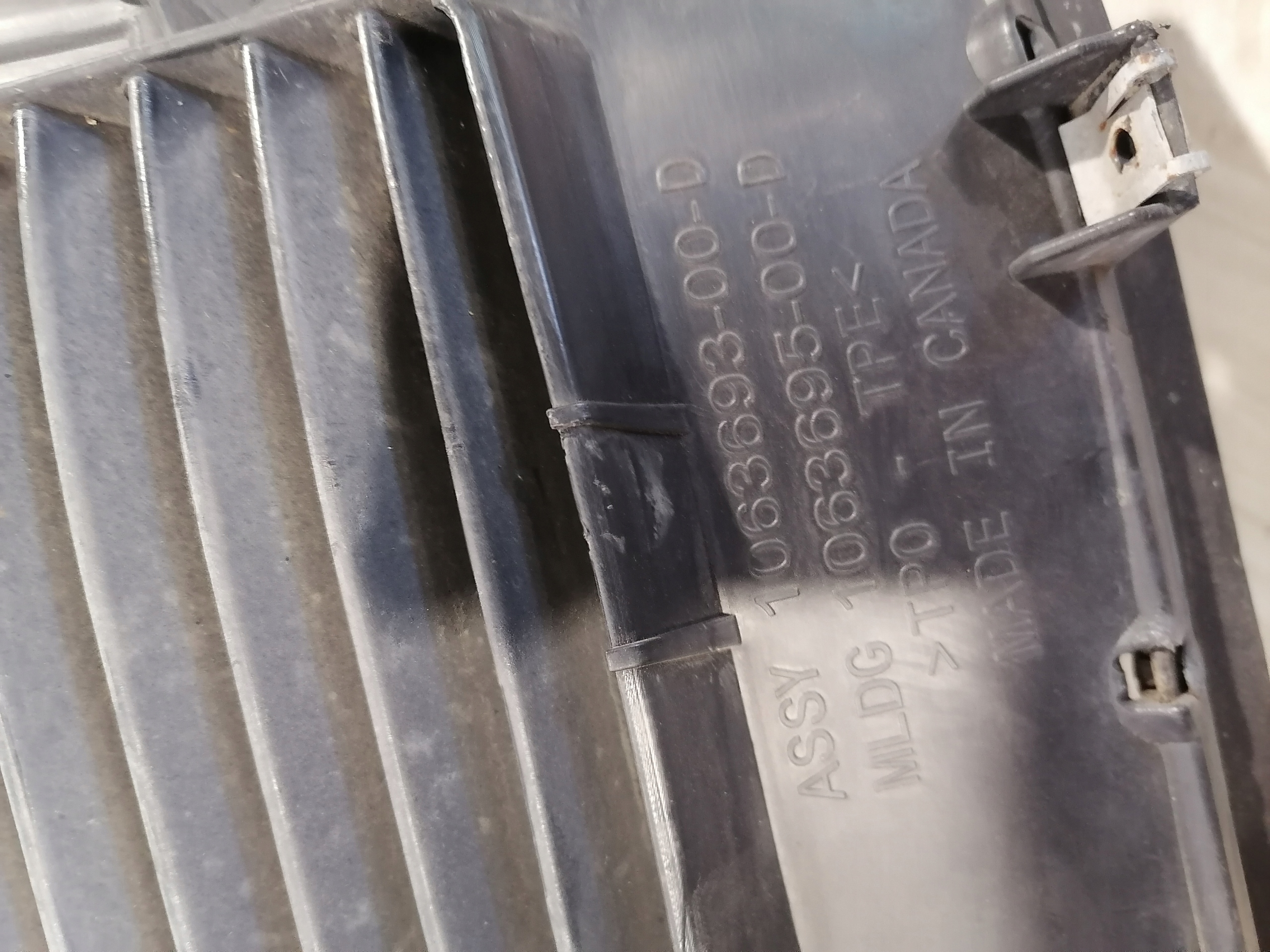 tesla MODEL S подкрылки передний левый 1063693-00-D