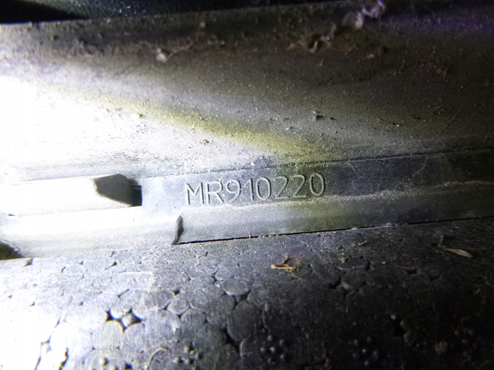 FRONTSTOSSSTANGE MITSUBISHI CARISMA LIFT G19 2001R.