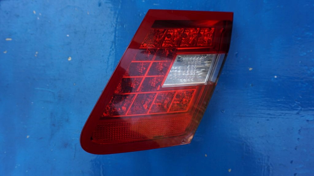 MERCEDES E W 212 - right rear light rear part