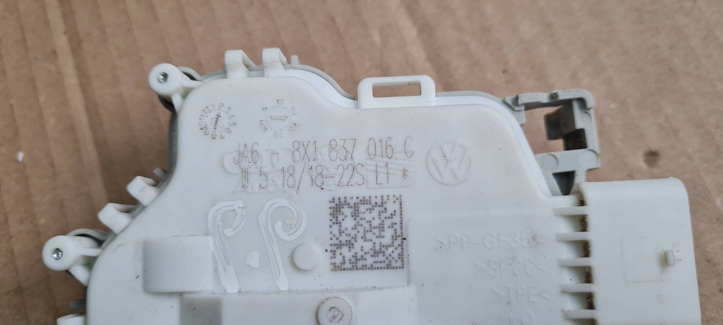 Q5 80A lock door right front 8X1837016C 5PIN A4 B9 8W A5