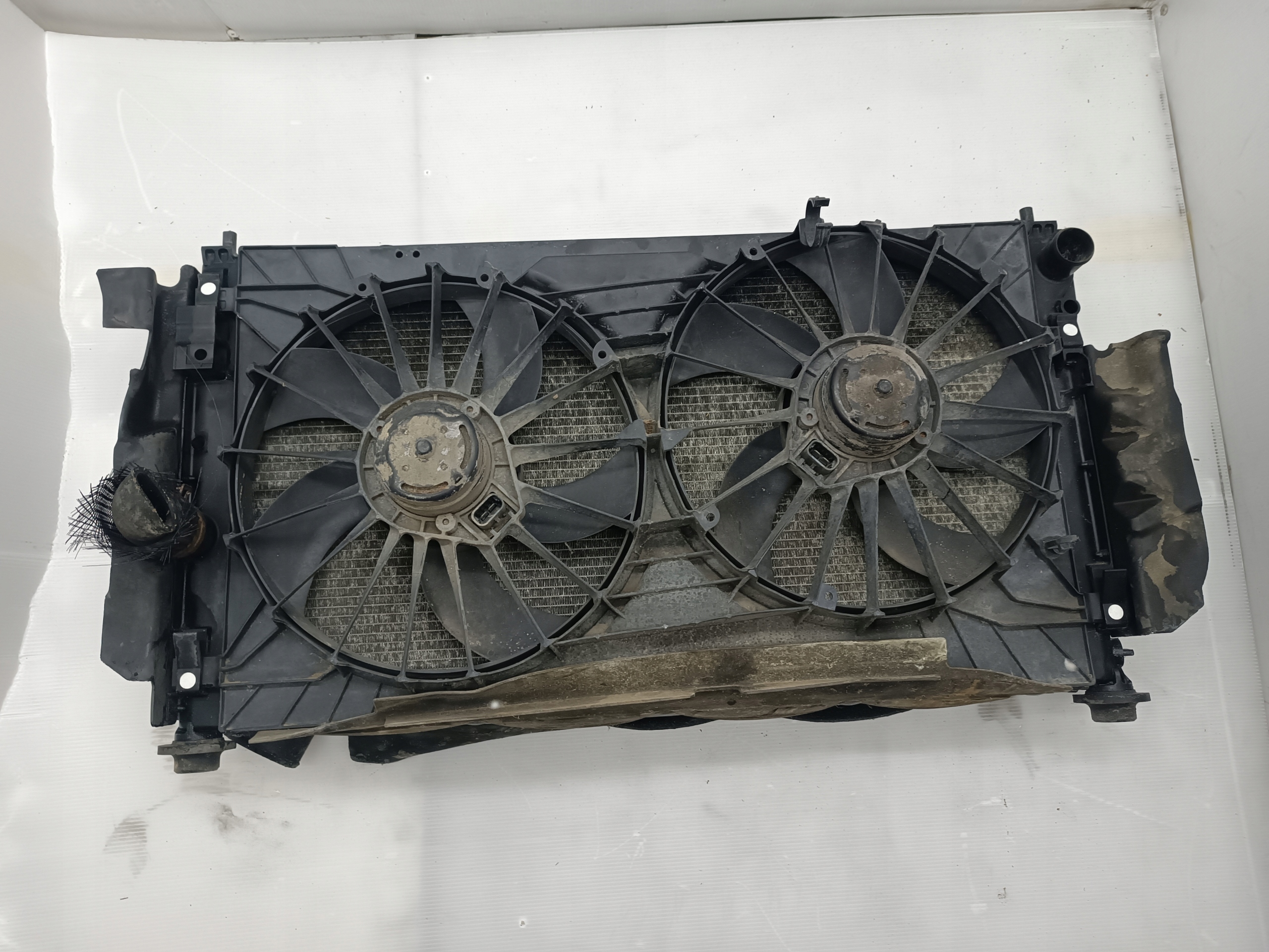 JEEP CHEROKEE LIBERTY KJ 2.8 CRD CHŁODNICE KOMPLET Producent części Jeep OE