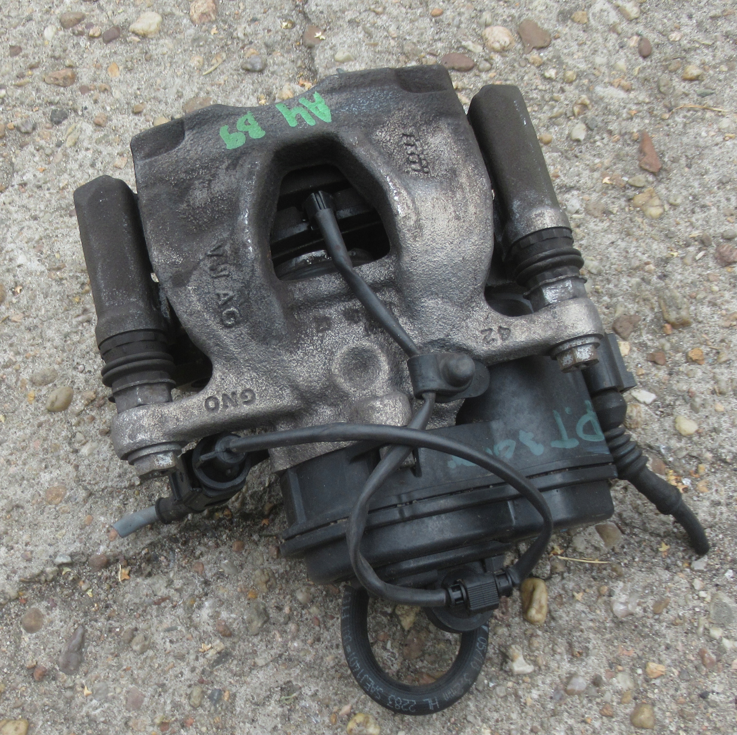 AUDI A4 B9 3.0 TDI 18R caliper brake right rear part