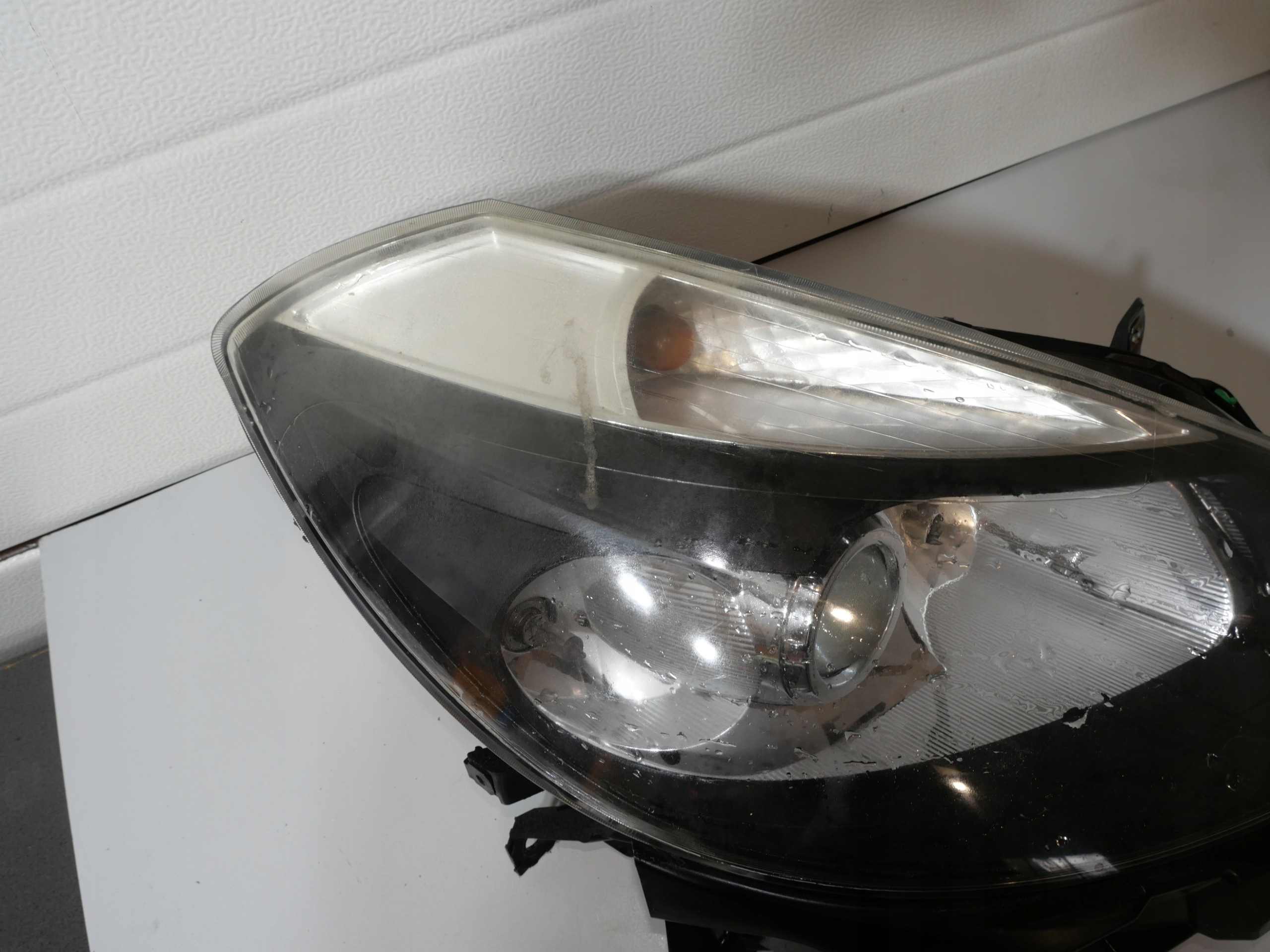 light front right RENAULT CLIO III 8200261612