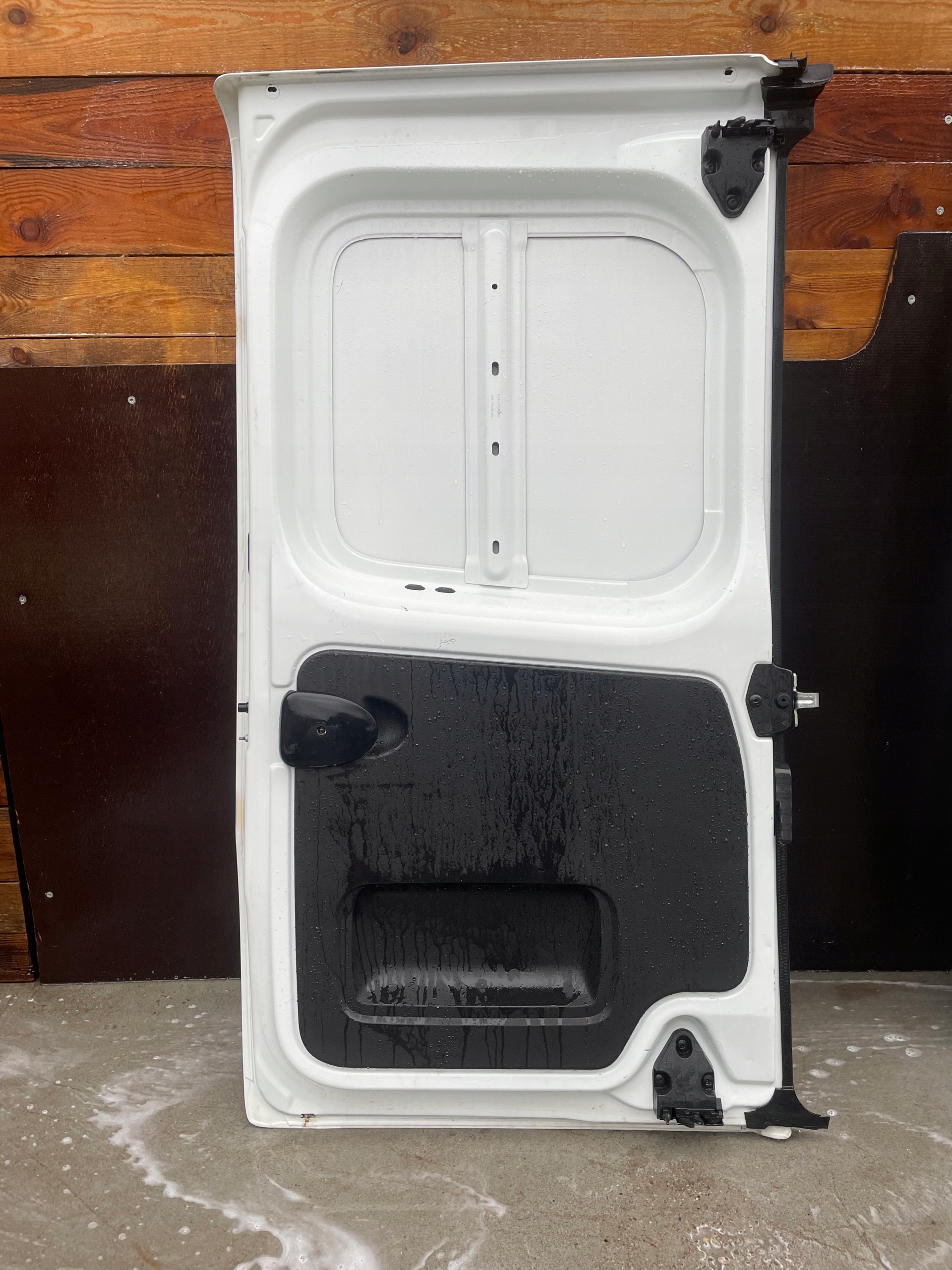 DRZWI TYLNE PRAWE TYŁ SKRZYDEŁKA TRAFIC III DV369 Producent części Renault OE