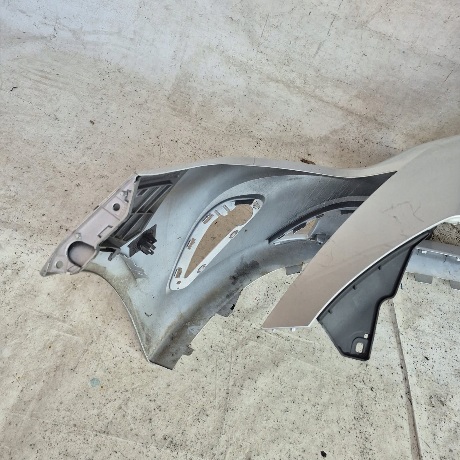 MERCEDES B-KLASA III 3 W247 18-> bumper front front PDC