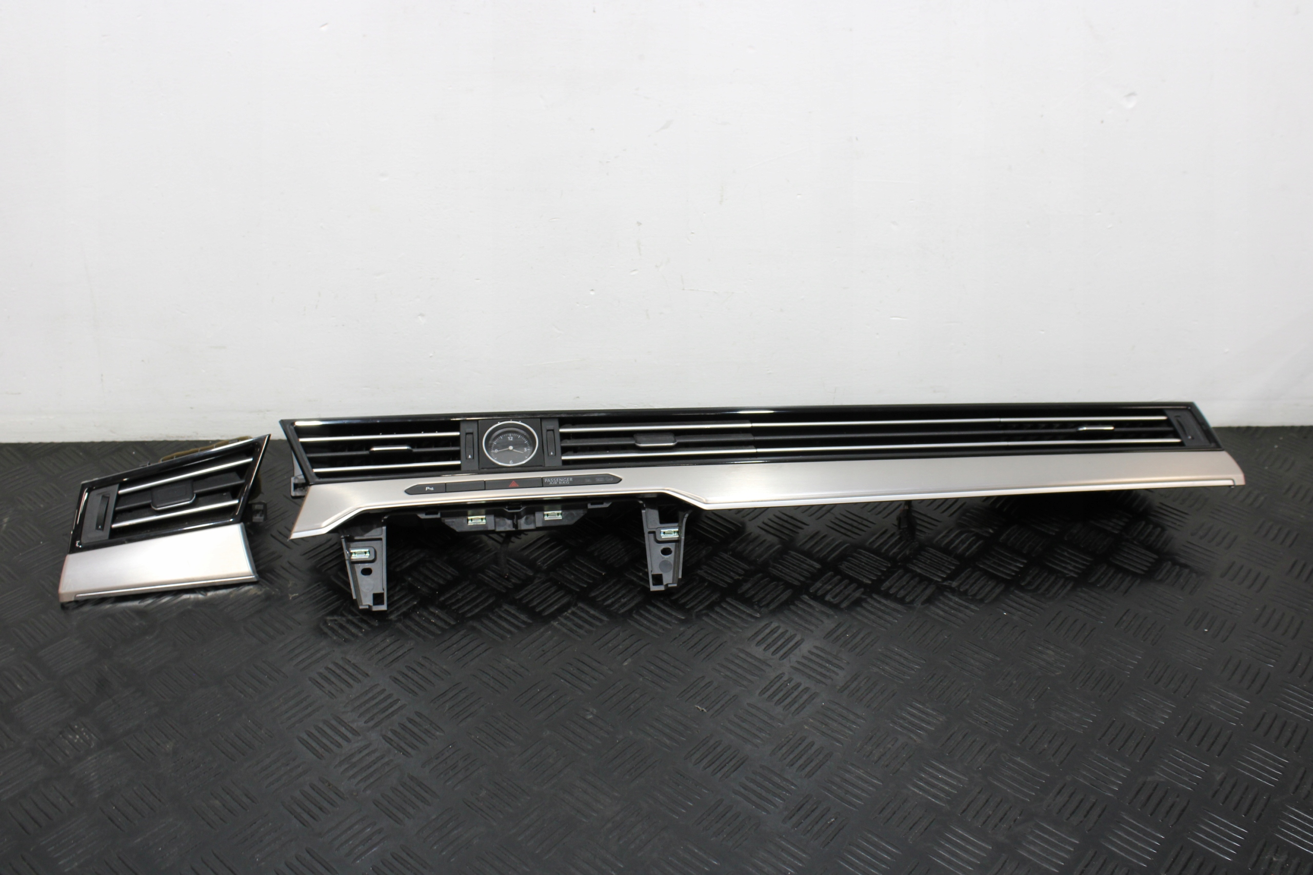 Moulage DEKORY NAWIEWY Console VW PASSAT B8 3G0 3G9