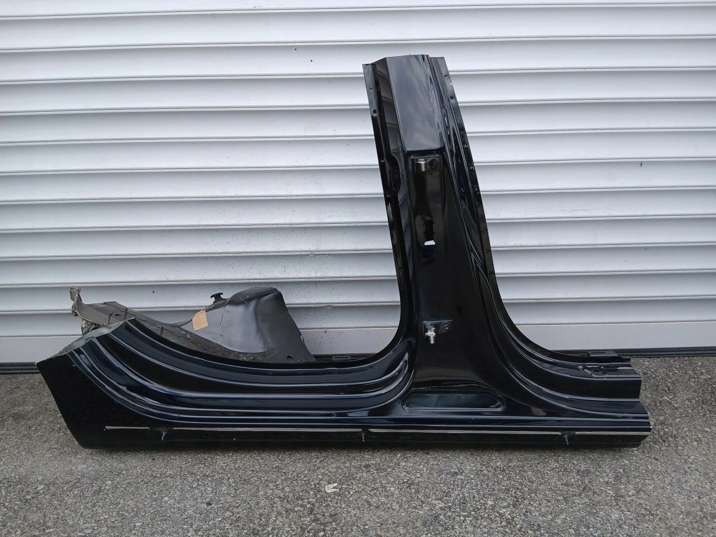 AUDI A4 B9 LIFT sedan quarter right threshold pillar B