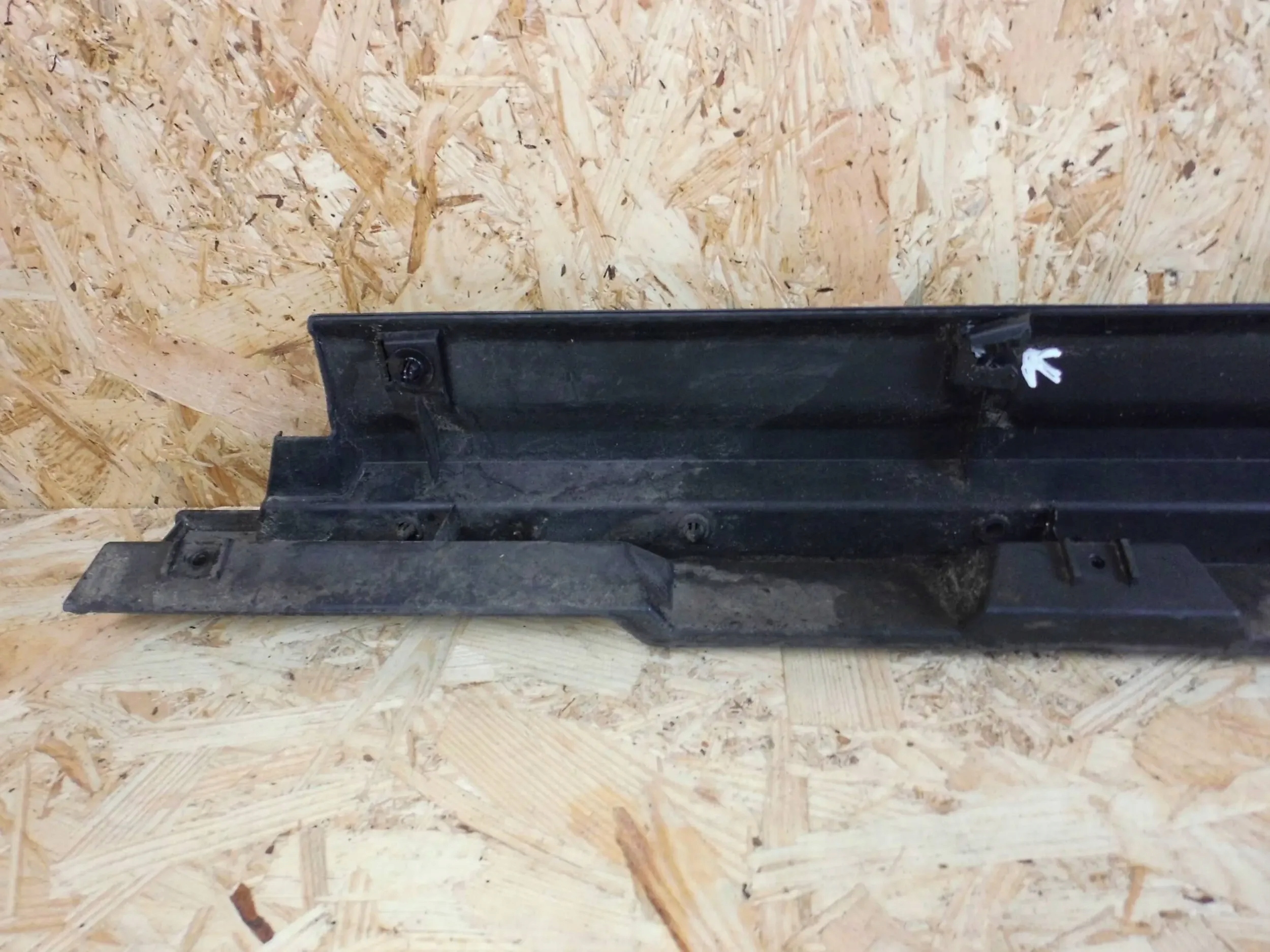 Mitsubishi Eclipse Cross cap moulding threshold right