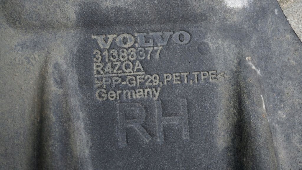 VOLVO V40 CC - cover chassis left right
